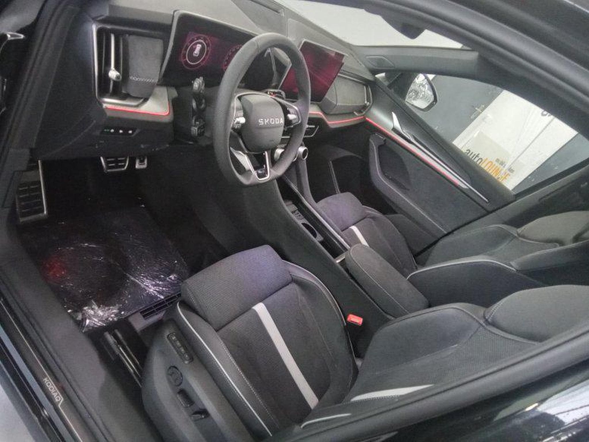Skoda Kodiaq Sportline 1.5 TSI 7-Gang DSG (2026) - Photo 5