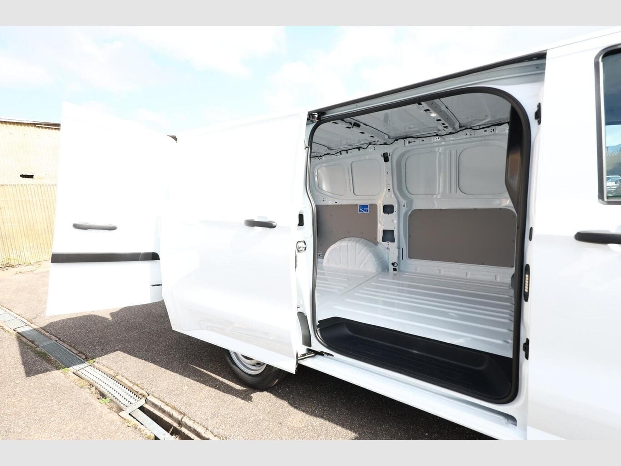 VW T7 Transporter AT8 4M (2026) - Photo 10