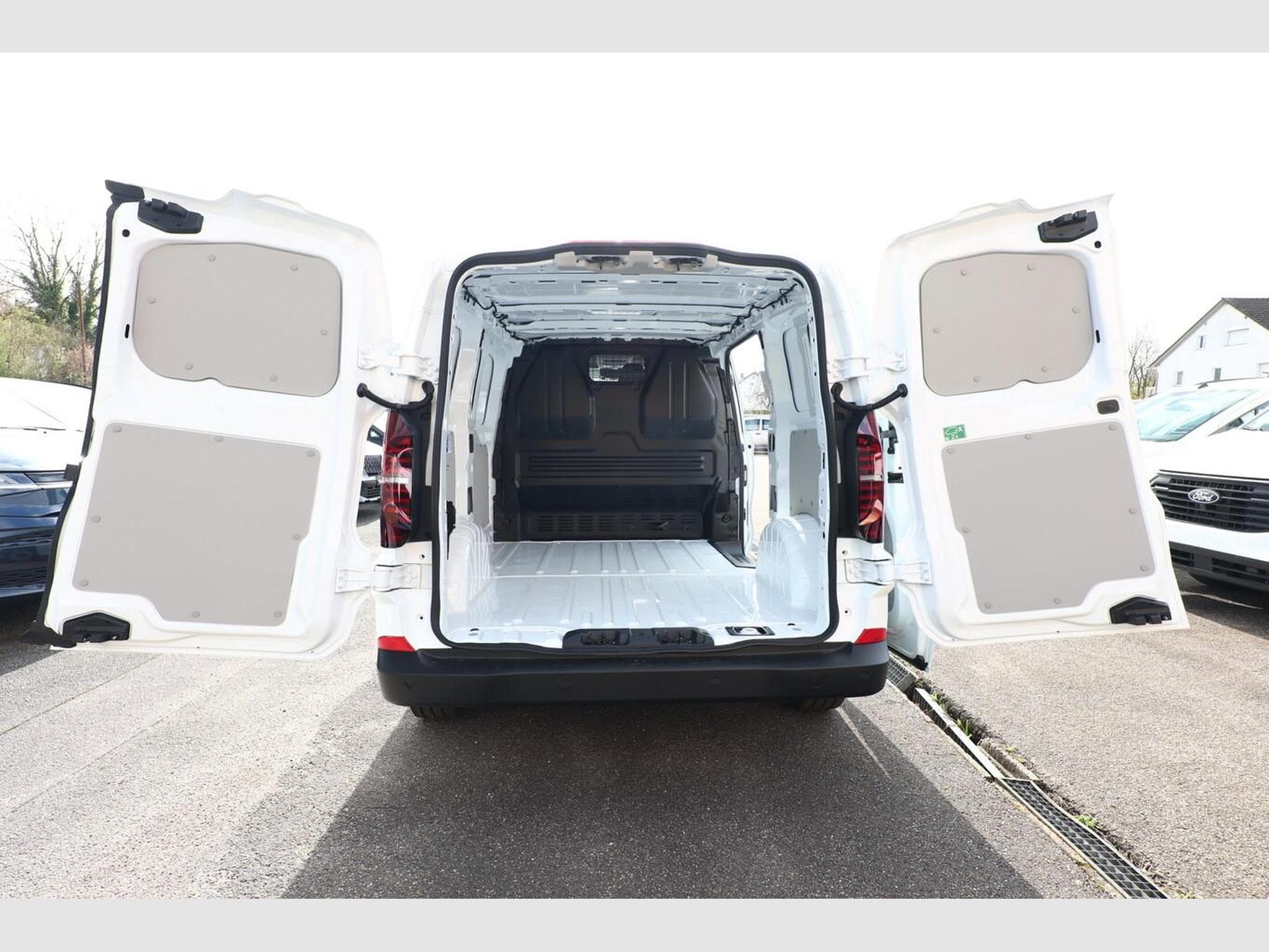 VW T7 Transporter AT8 4M (2026) - Photo 11