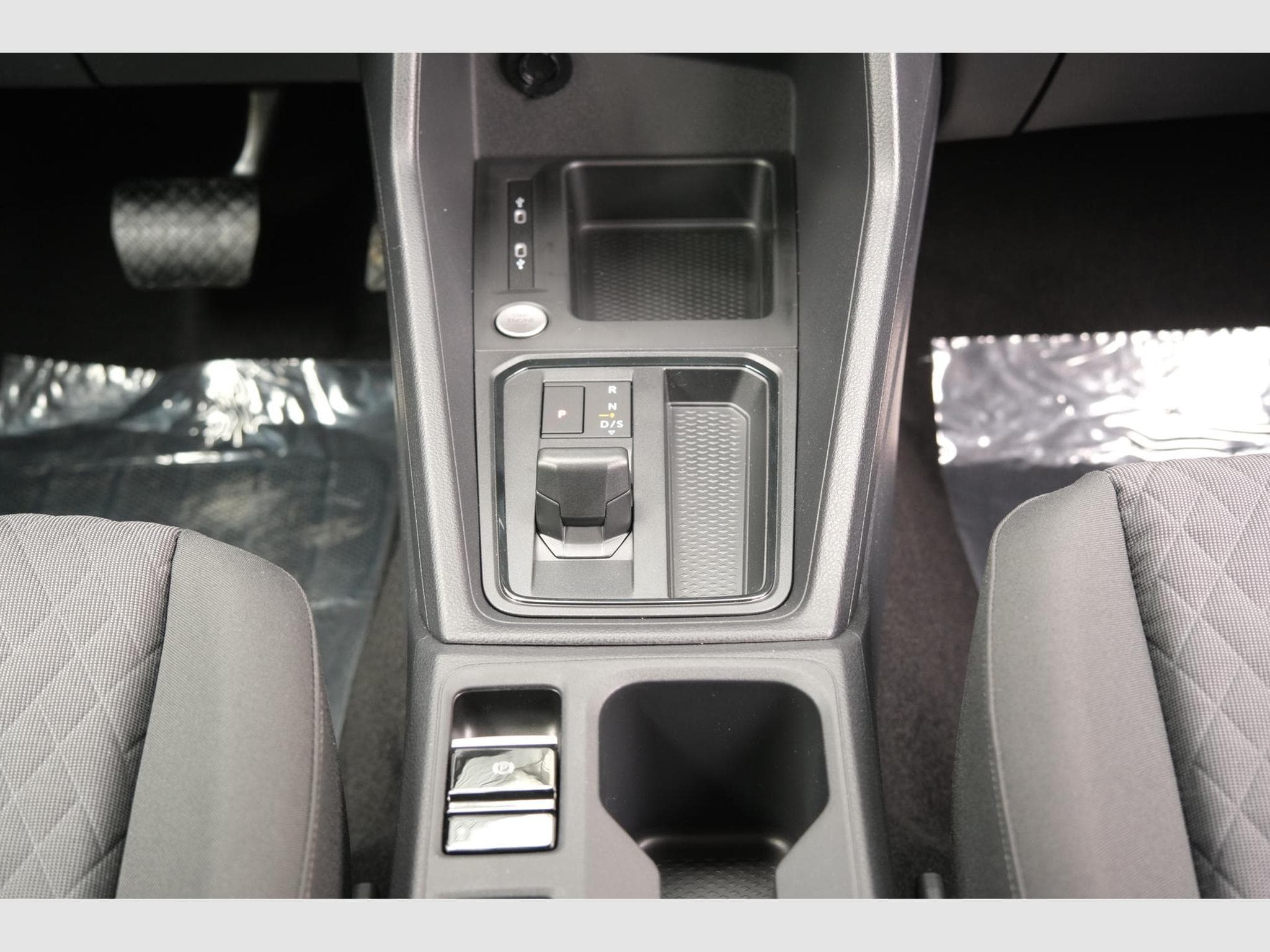 VW Caddy 1.5 eHybrid DSG (2026) - Photo 12