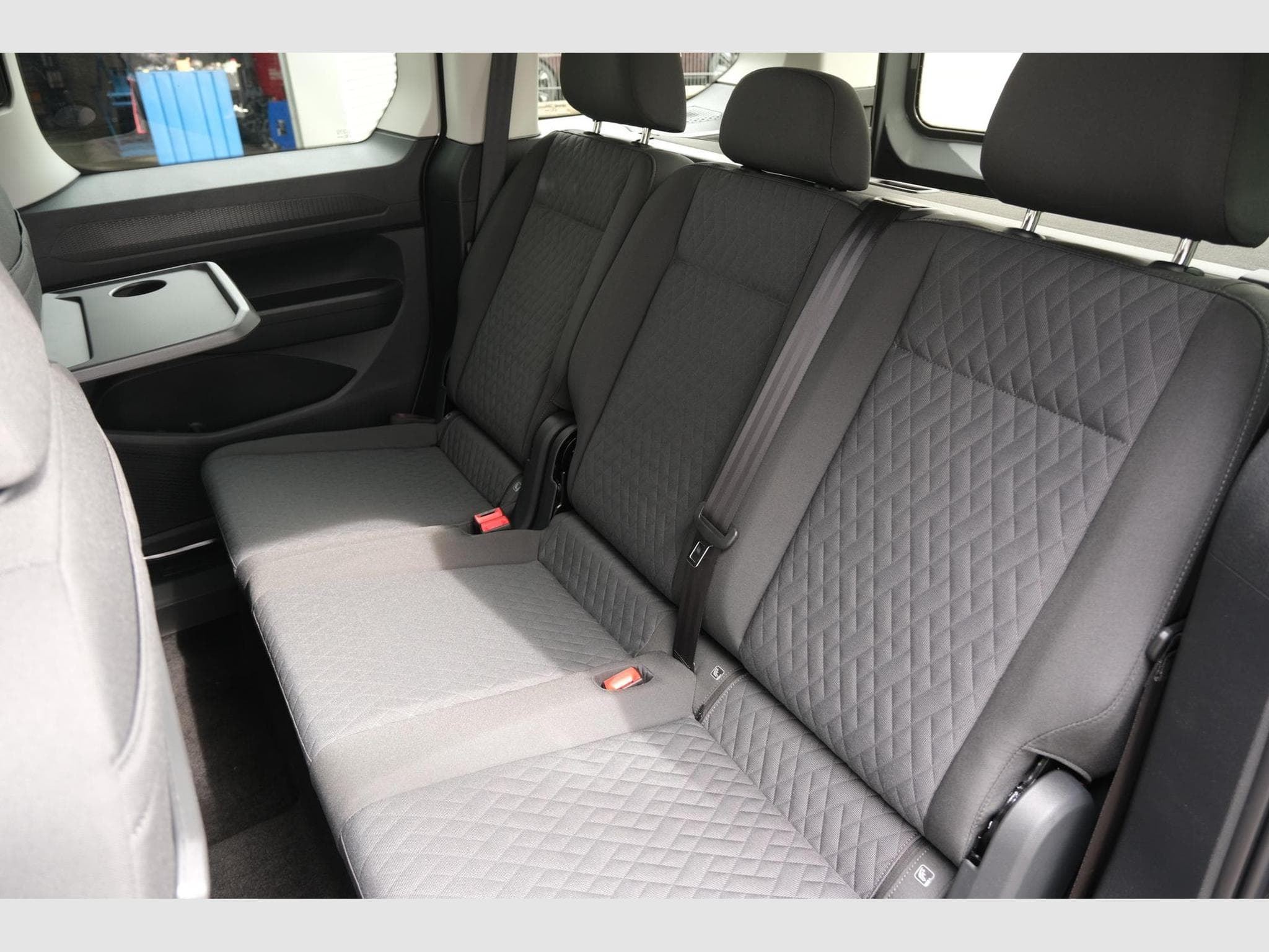 VW Caddy 1.5 eHybrid DSG (2026) - Photo 25