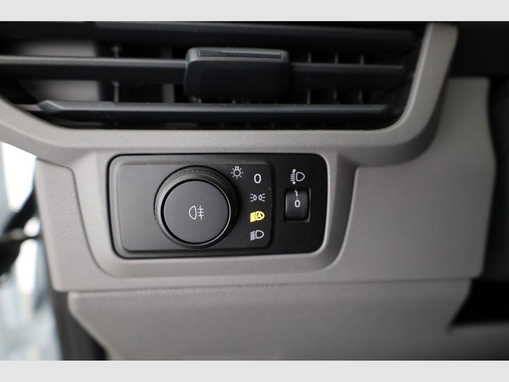 VW T7 2.0 TDI 81 kW KR (2026) - Photo 7