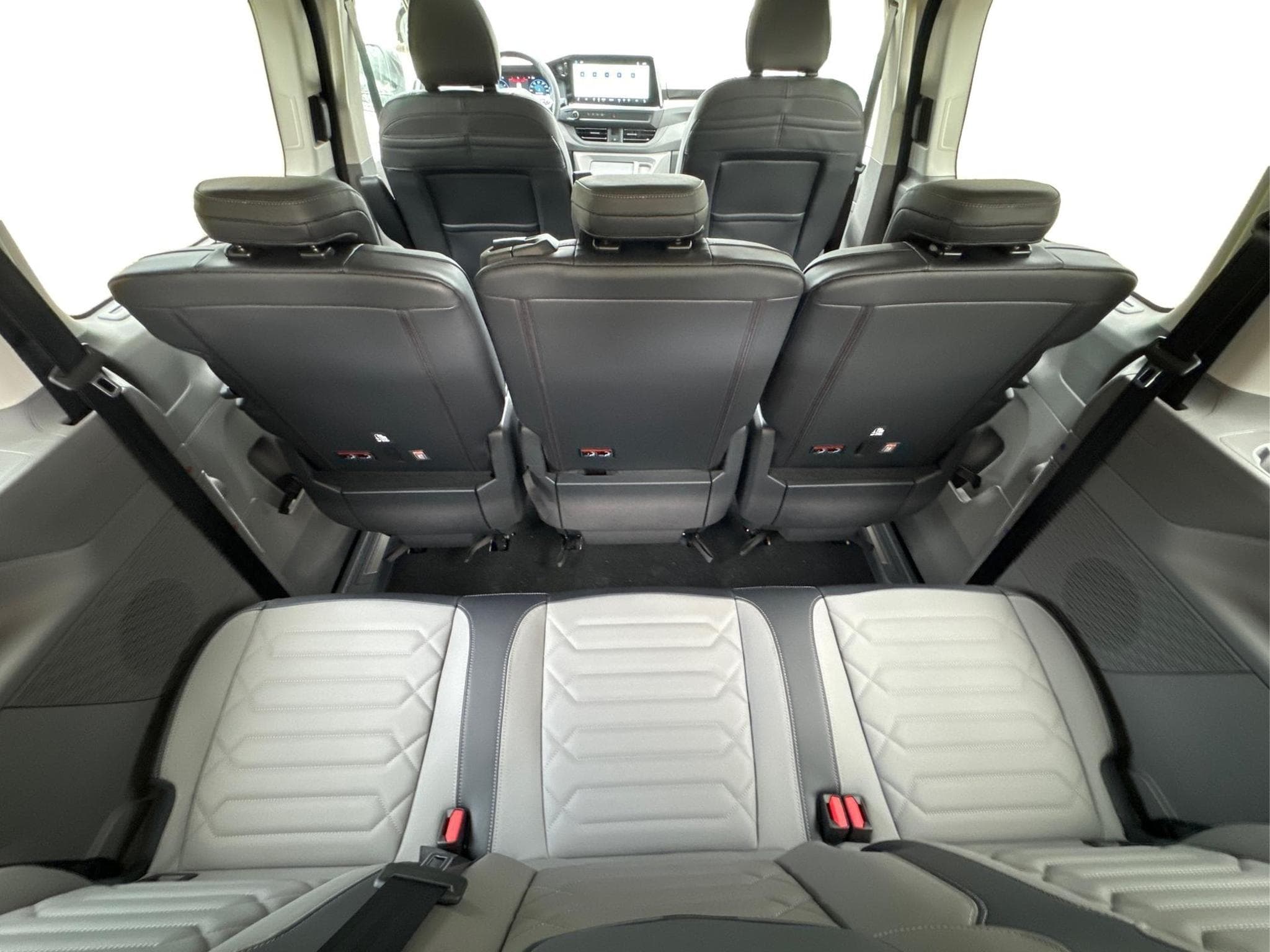 VW T7 Style (2026) - Photo 10