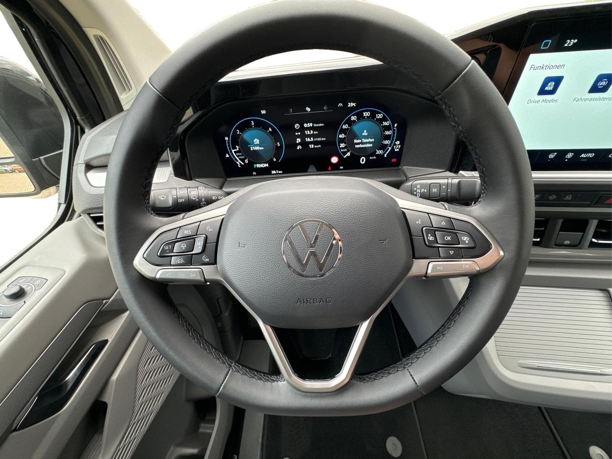 VW T7 Style (2026) - Photo 15