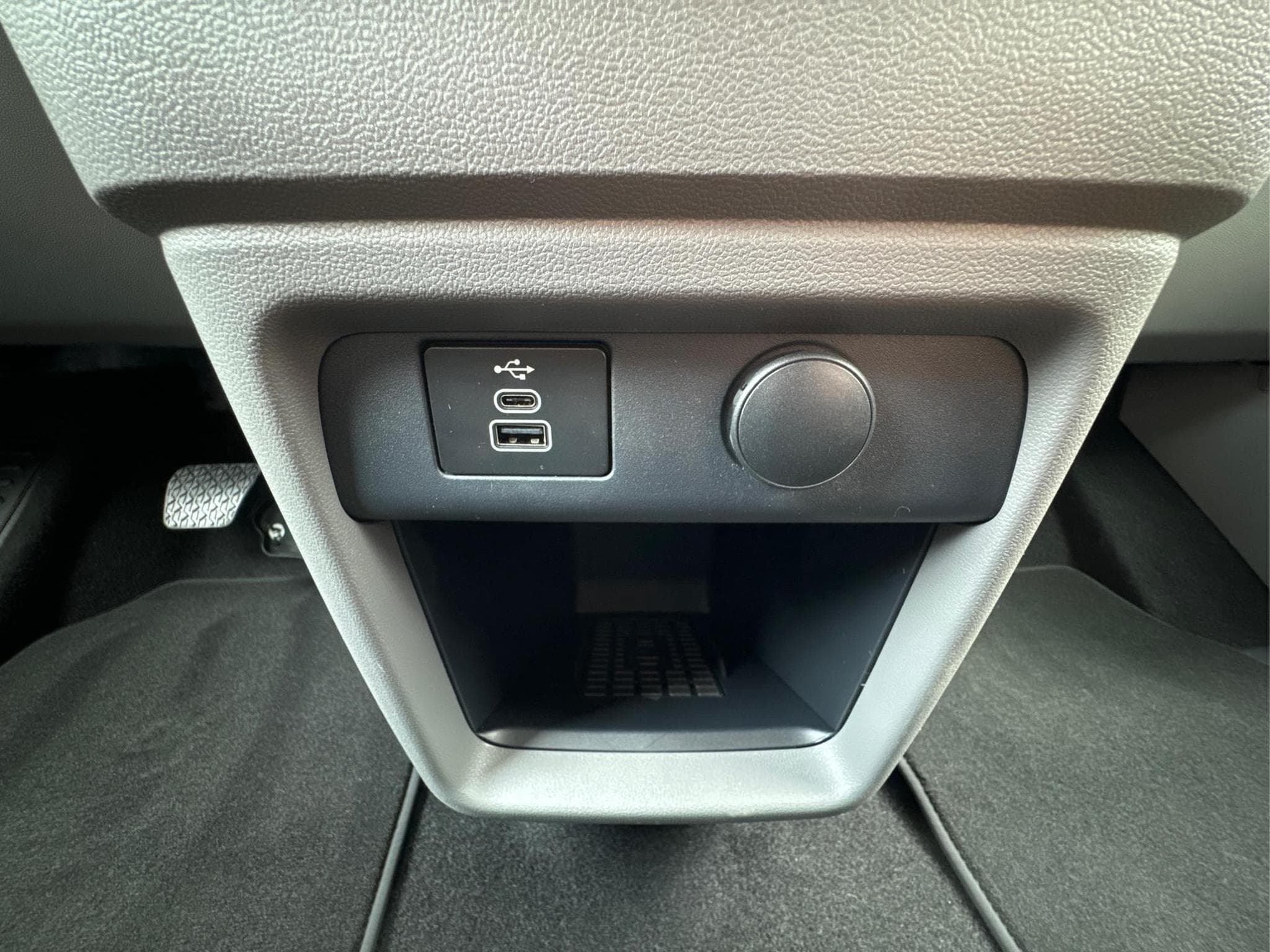 VW T7 Style (2026) - Photo 19