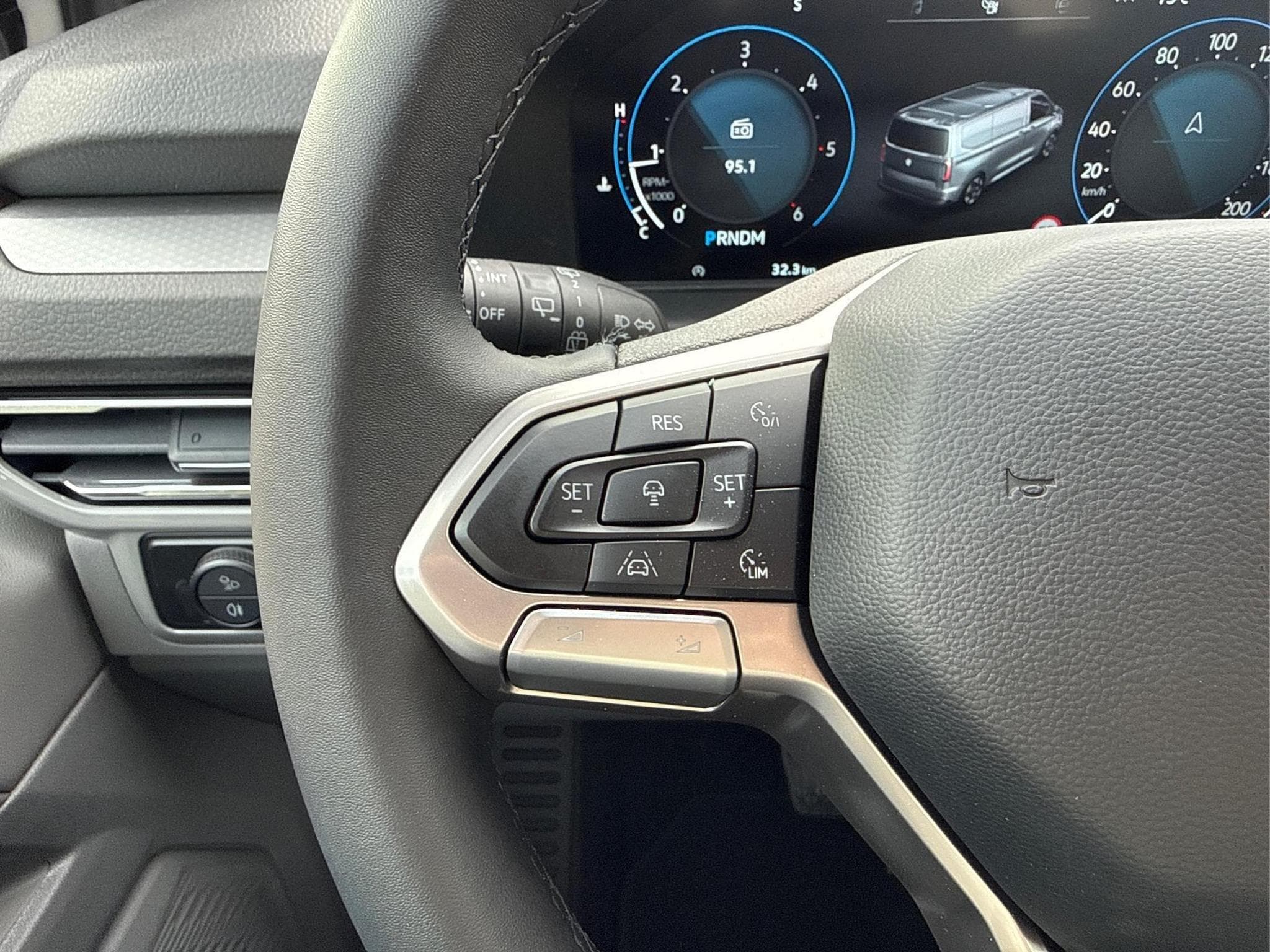 VW T7 Style (2026) - Photo 17