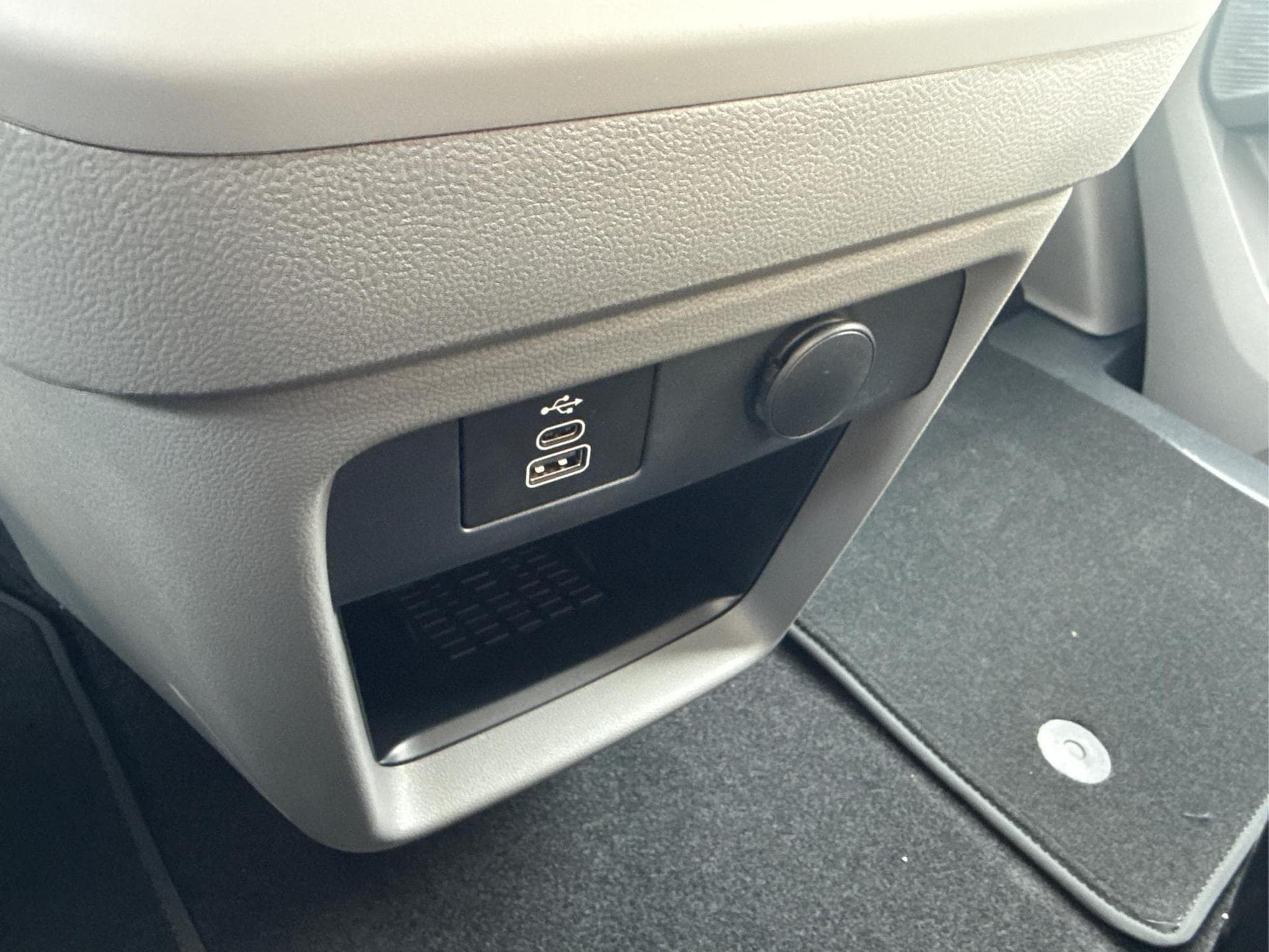 VW T7 Style (2026) - Photo 21