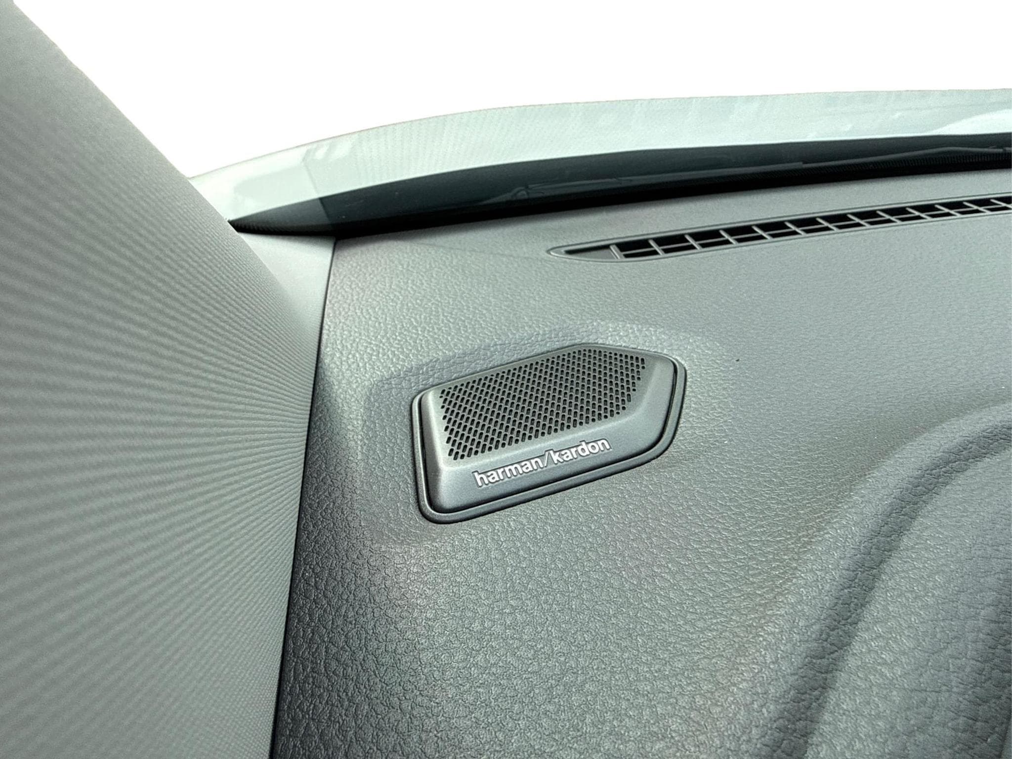 VW T7 Style (2026) - Photo 22