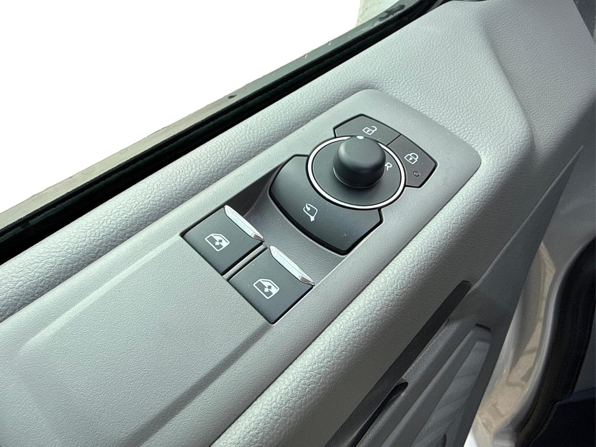 VW T7 Style (2026) - Photo 24