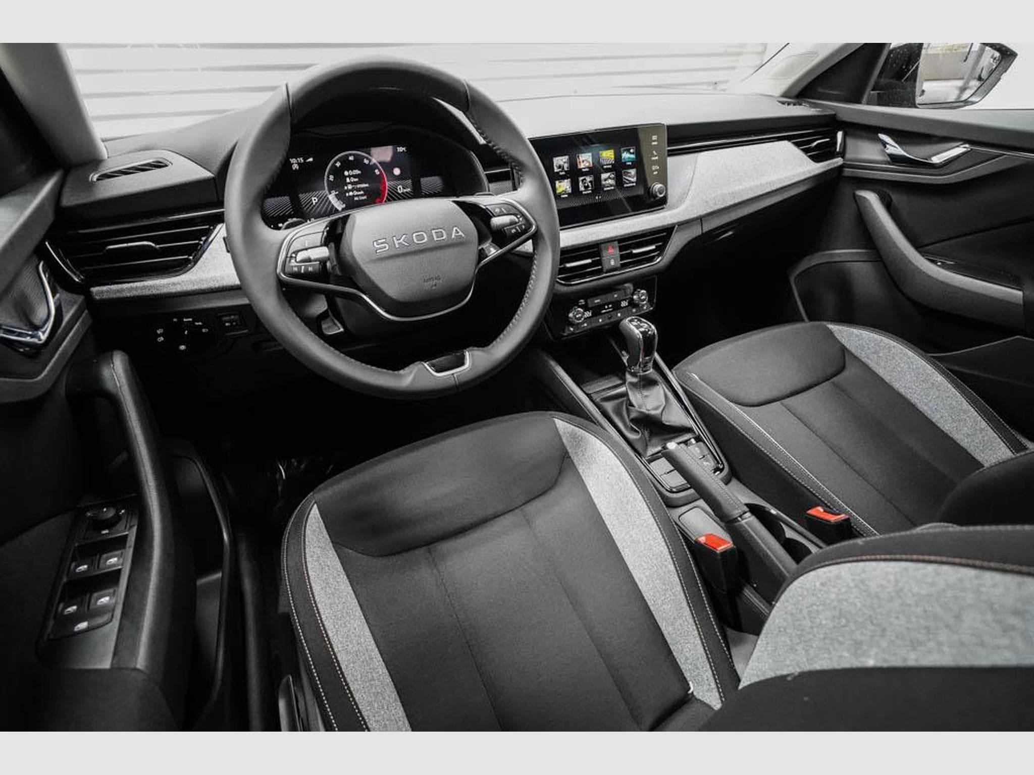 Skoda Scala 1,0 TSI DSG (2026) - Foto 6