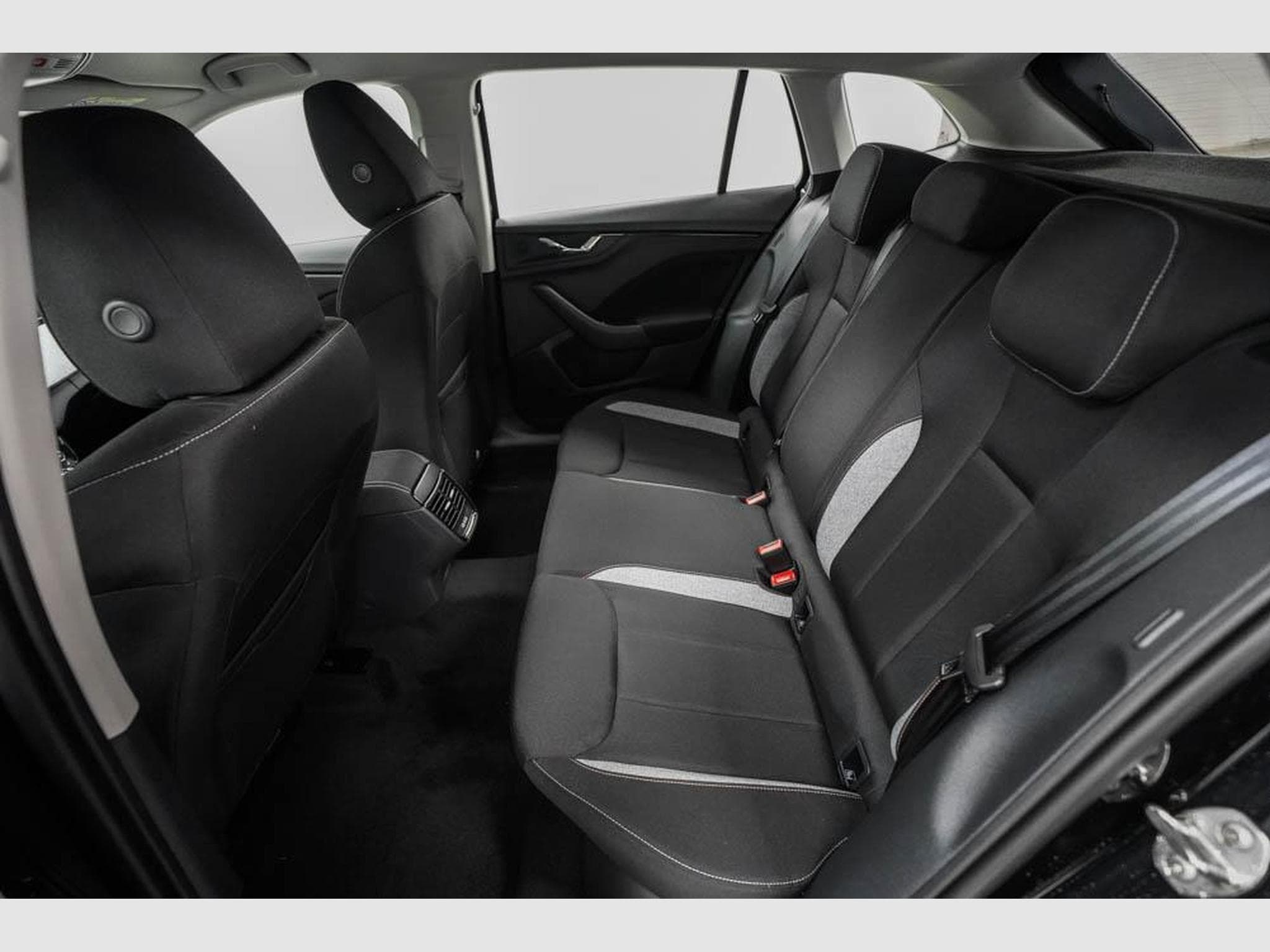 Skoda Scala 1,0 TSI DSG (2026) - Photo 16