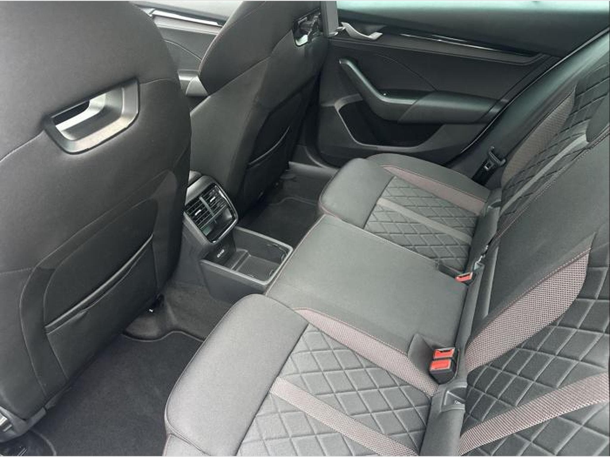 Skoda Octavia RS 2.0 TSI (2025) - Foto 17