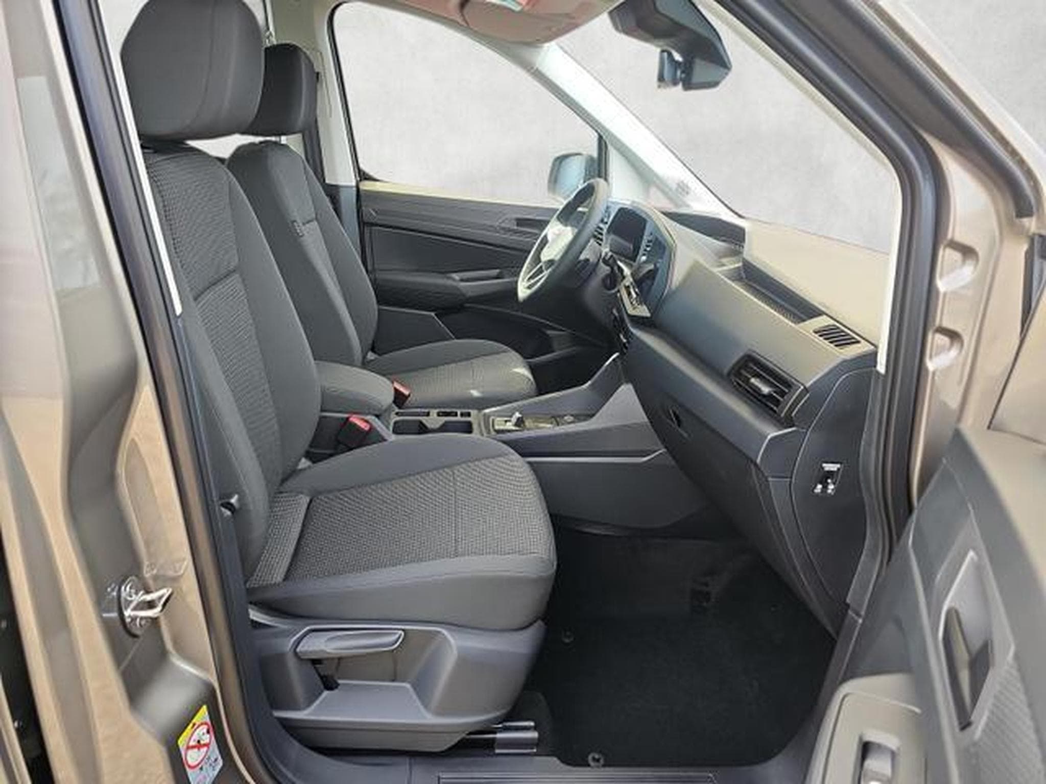 VW Caddy Basis Maxi (2026) - Photo 10