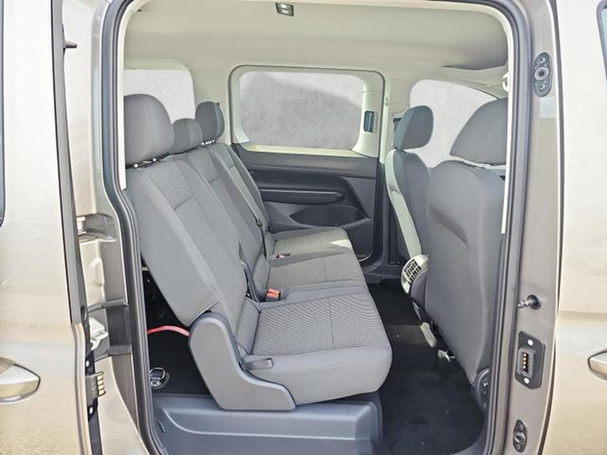 VW Caddy Basis Maxi (2026) - Photo 13