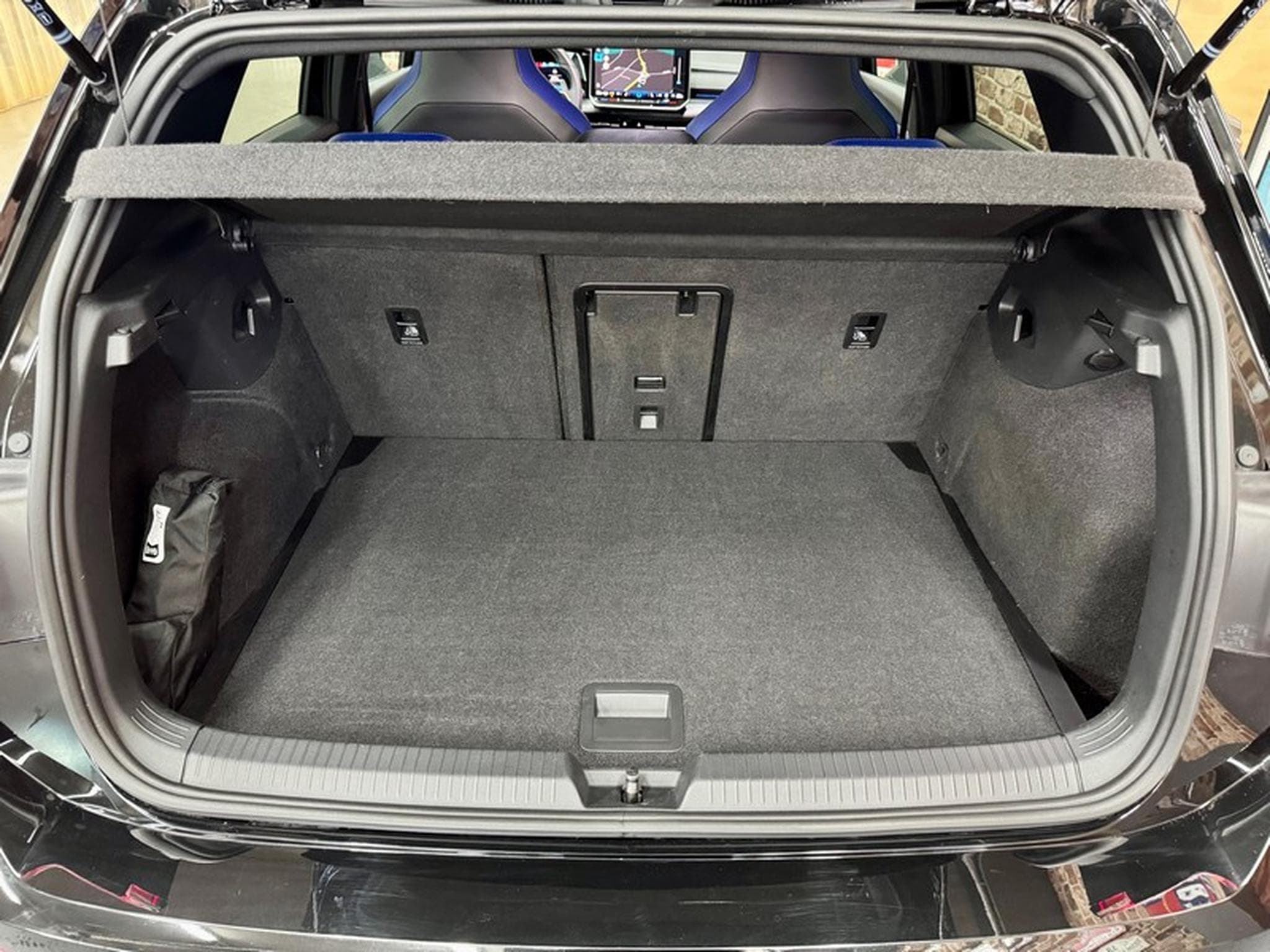 VW Golf Golf VIII R 2.0 333cv Auto 4Motion BLACK EDITION (2025) - Photo 7