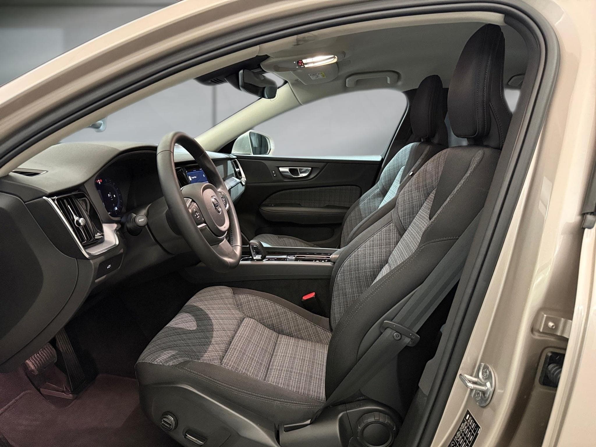 Volvo S60 -46% B4 MHEV 197cv BVA +GPS+CAM+LED+Options (2024) - Photo 7