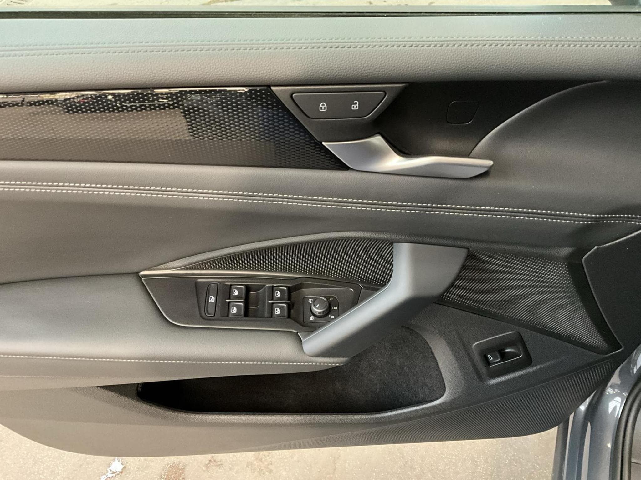 VW Tiguan Life+DSG+LED+LM18+P.Leder (2024) - Foto 14