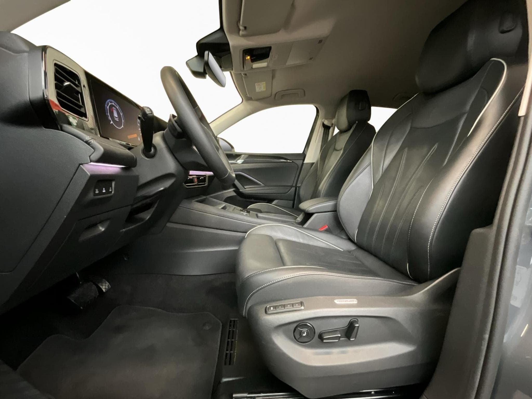 VW Tiguan Life+DSG+LED+LM18+P.Leder (2024) - Foto 9