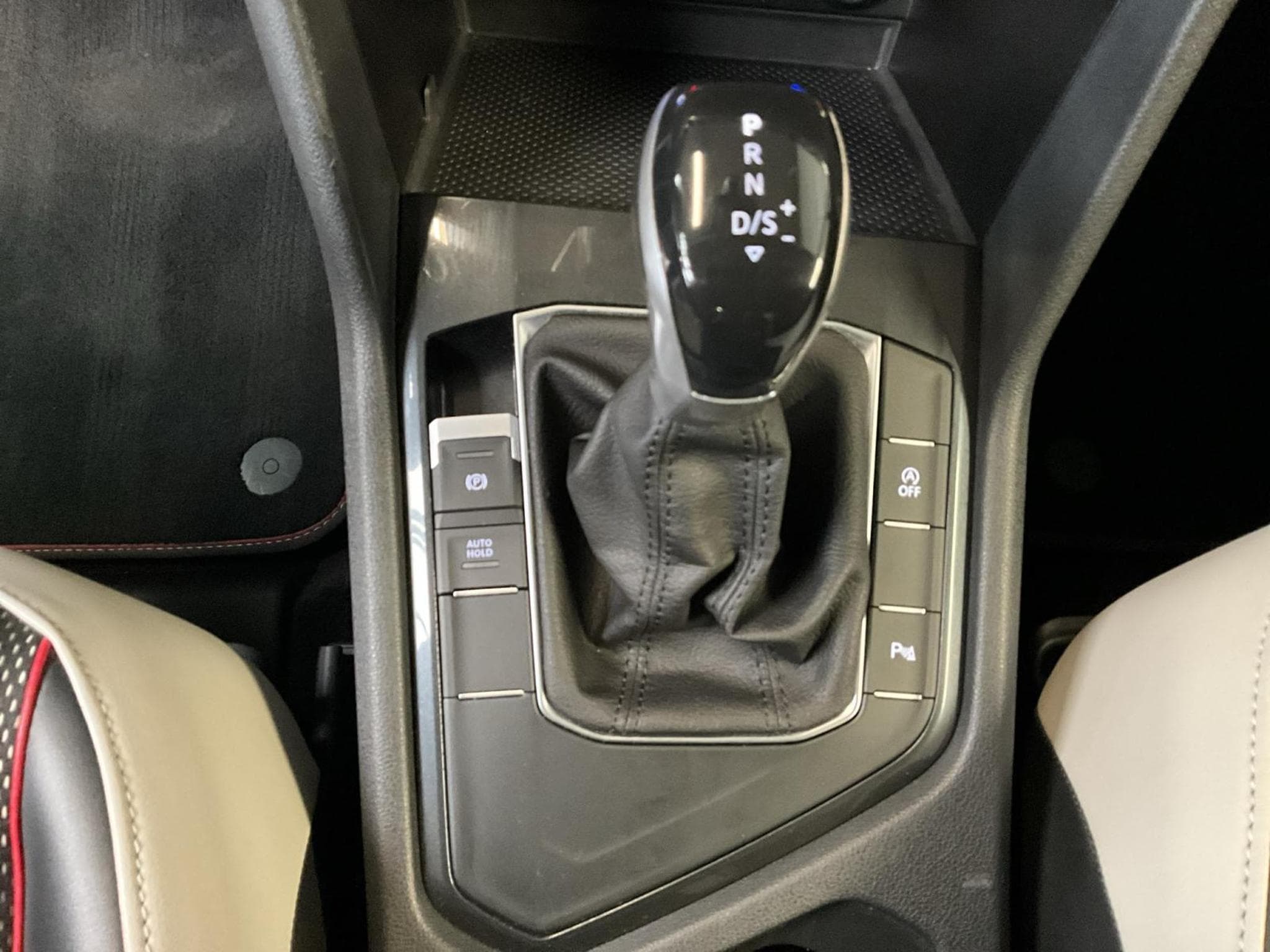 VW Tiguan Life-Urban-Sport+DSG+RearView (2024) - Photo 12