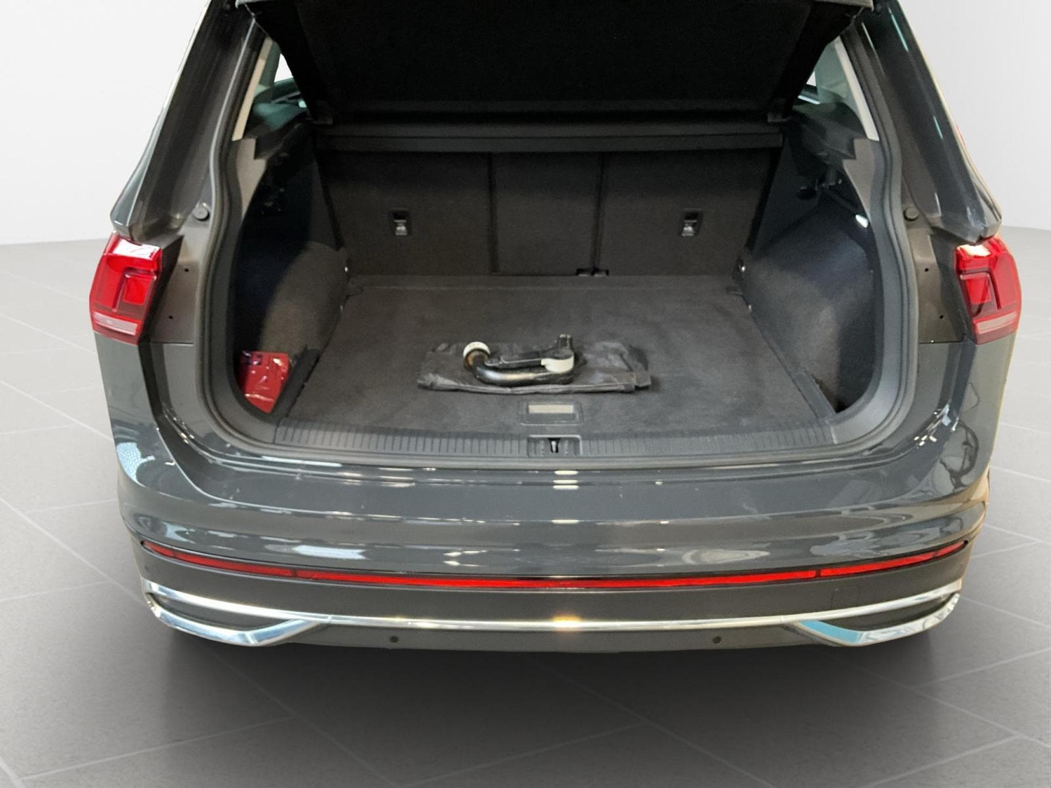 VW Tiguan Life-Urban-Sport+DSG+RearView (2024) - Photo 16