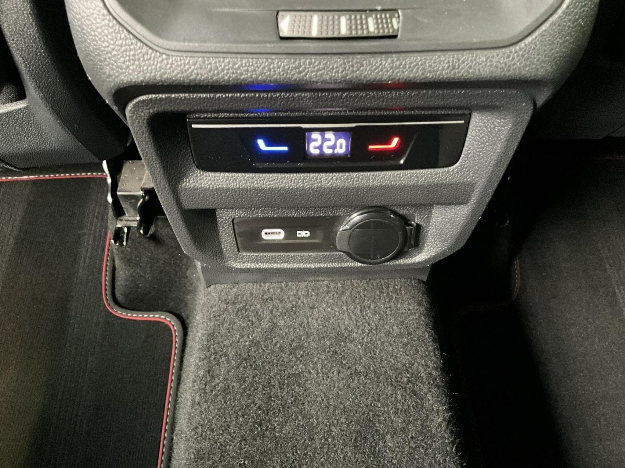 VW Tiguan Life-Urban-Sport+DSG+RearView (2024) - Photo 20