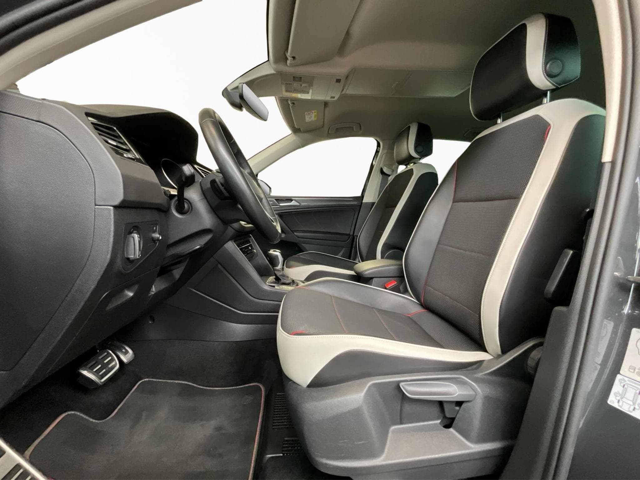 VW Tiguan Life-Urban-Sport+DSG+RearView (2024) - Photo 9