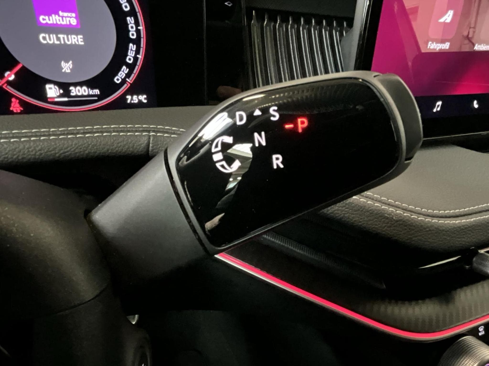 Skoda Superb Sportline+4x4+DSG+Pano+AHK+StandH. (2025) - Foto 12