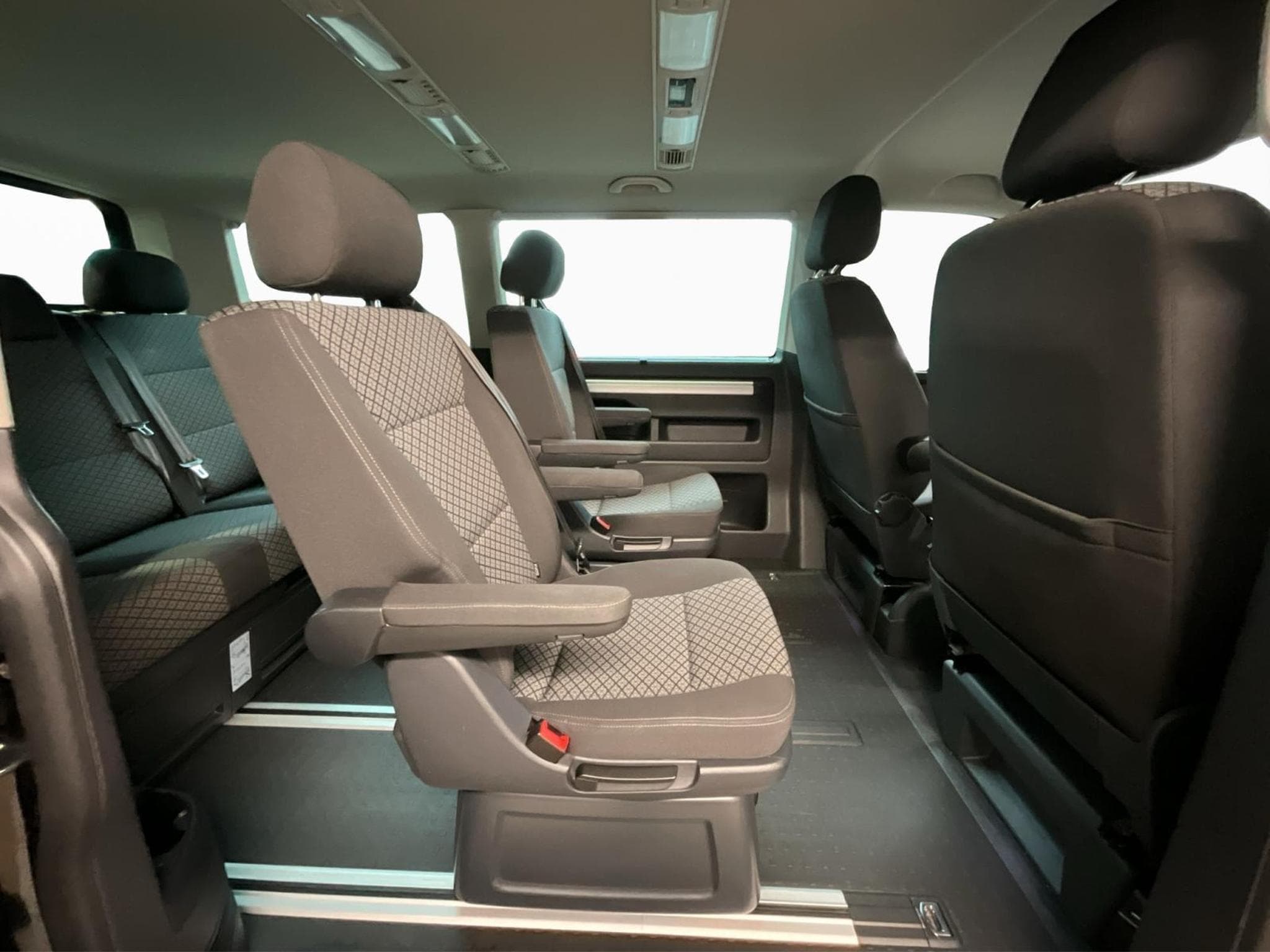 VW Multivan Trendline+DSG+7Sitze+Led+LM17 (2021) - Photo 15