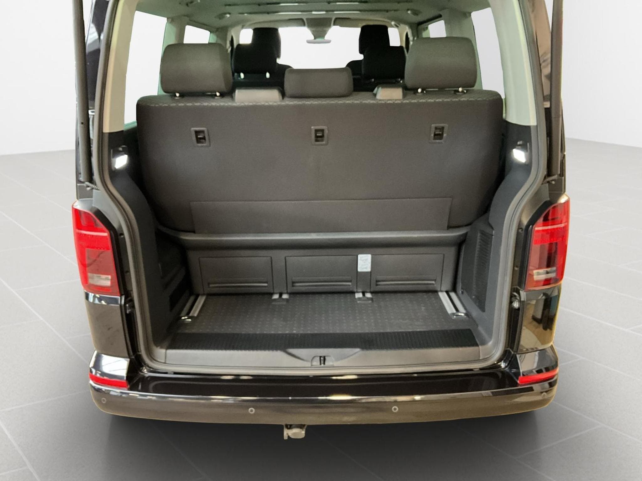 VW Multivan Trendline+DSG+7Sitze+Led+LM17 (2021) - Photo 16