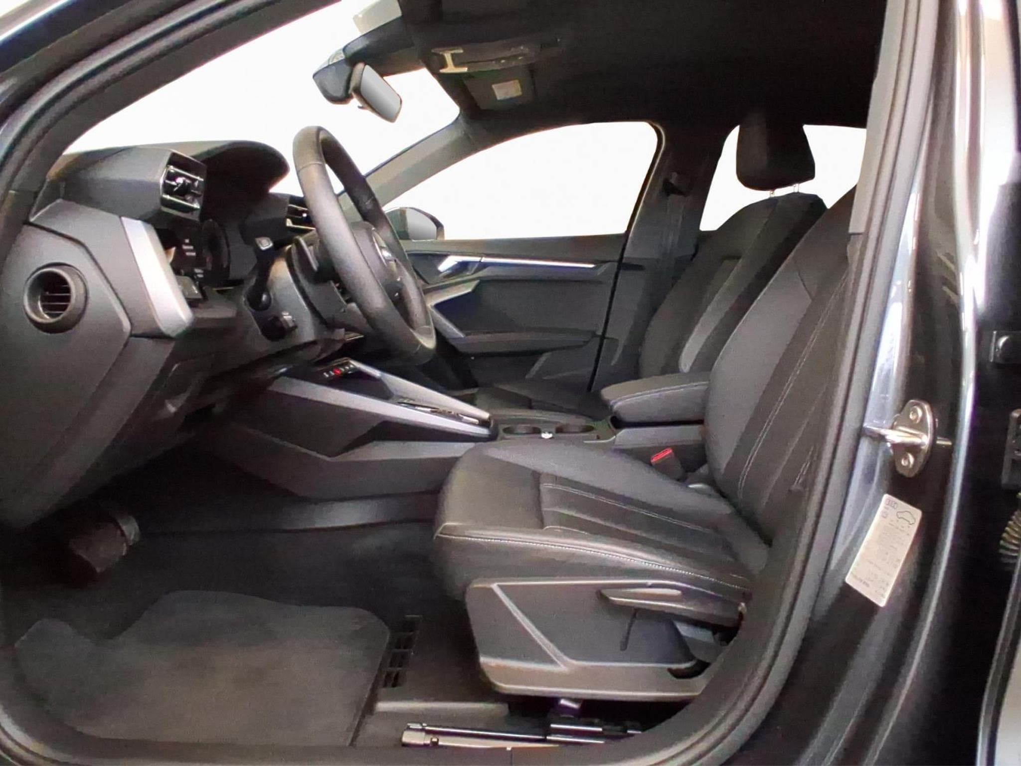 Audi A3 SB+S-line+S-Tronic+35TFSI+P.Business (2025) - Photo 9