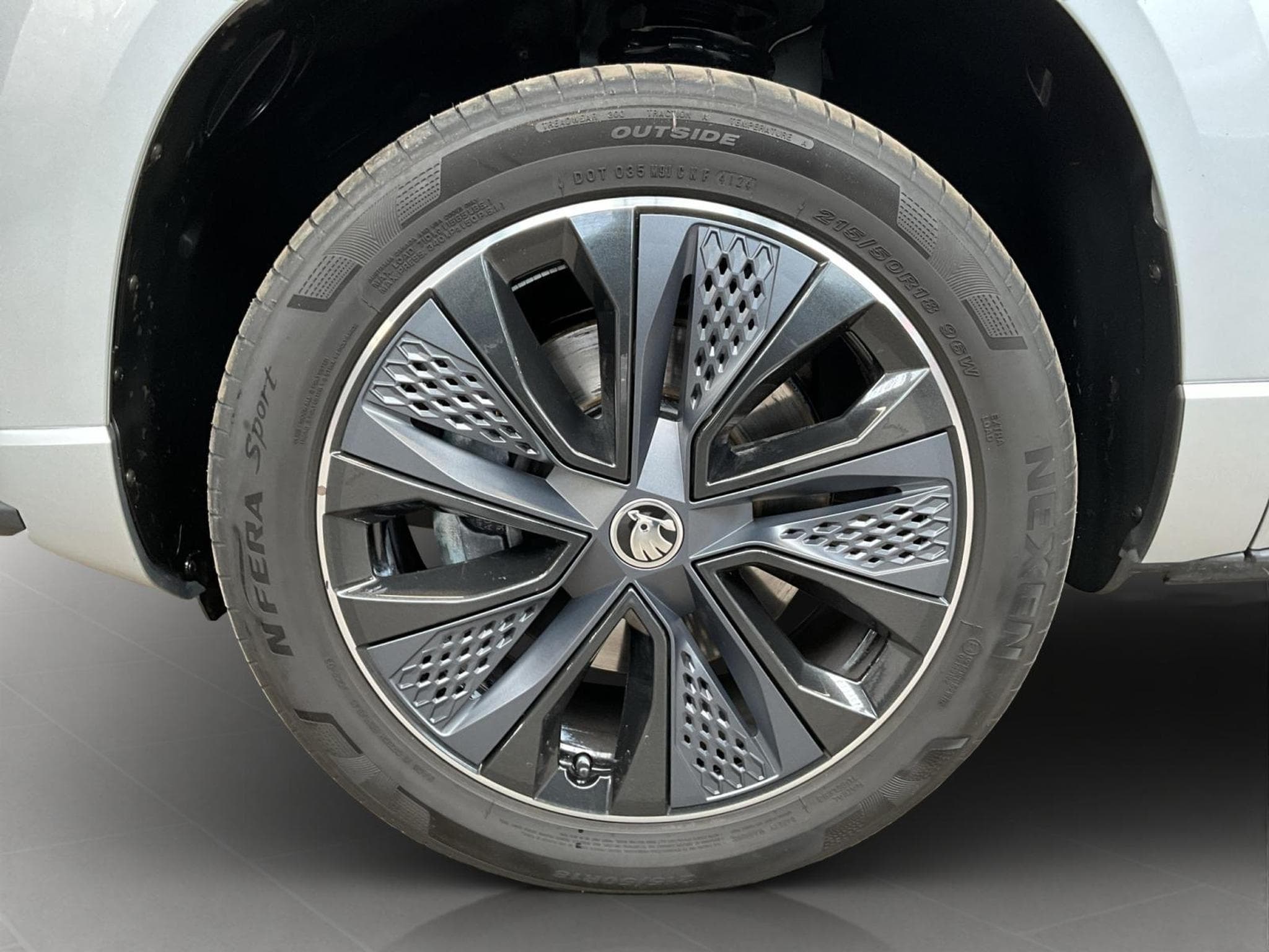 Skoda Karoq Sportline+DSG+Led+Navi (2025) - Foto 8