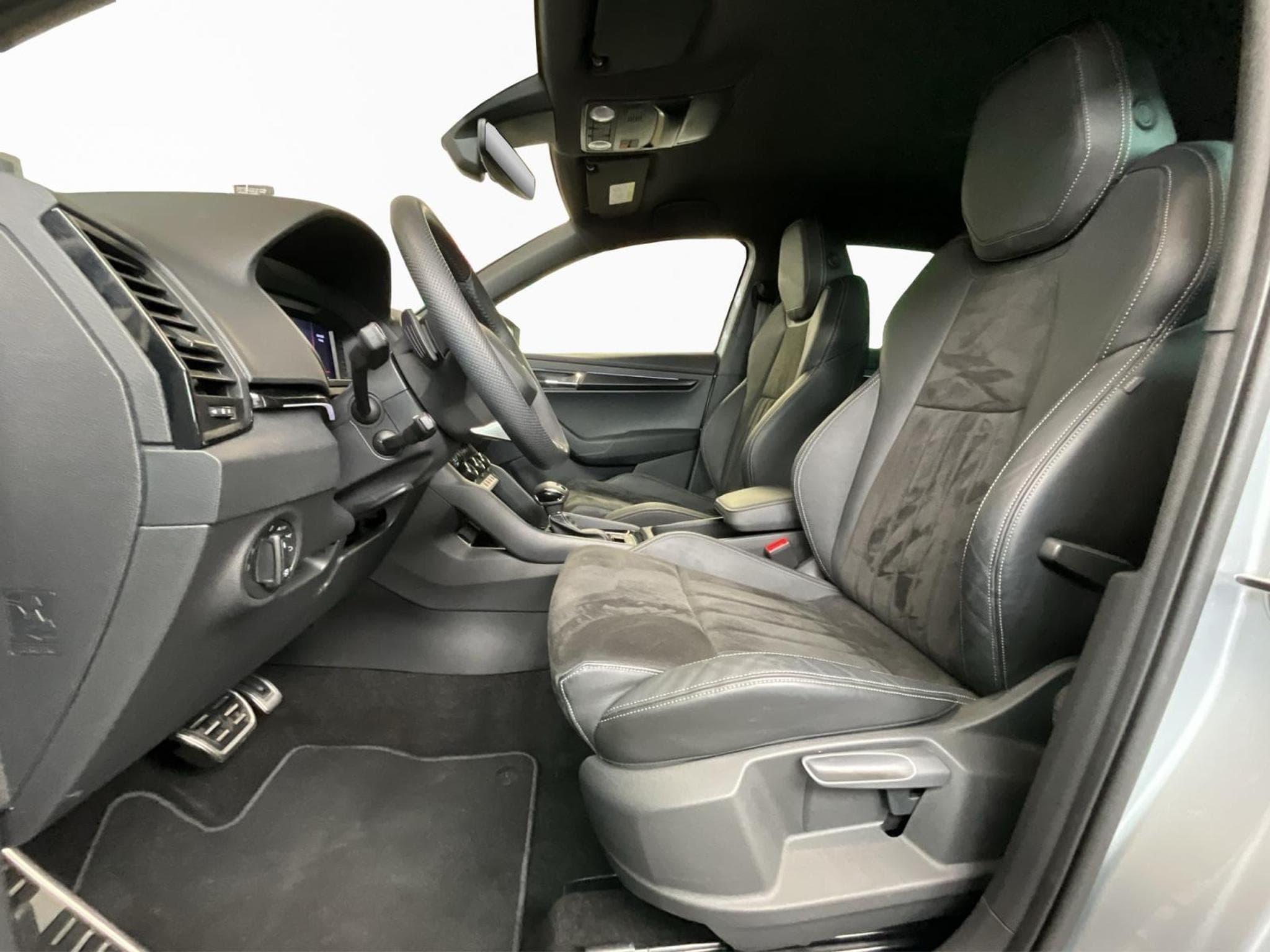 Skoda Karoq Sportline+DSG+Led+Navi (2025) - Foto 9