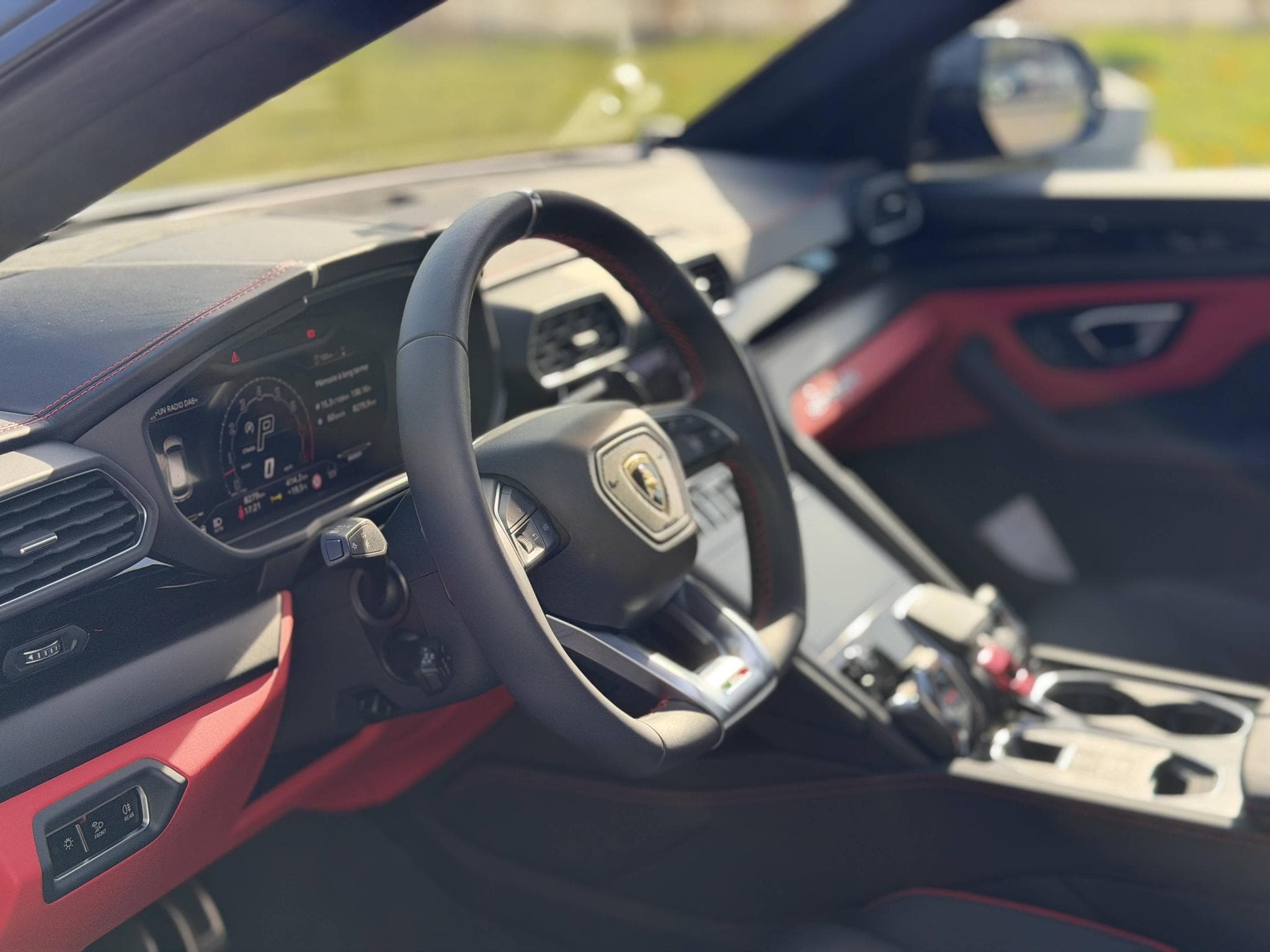 Lamborghini  Urus S V8 4.0L 666CH – Configuration exceptionnelle noir mat – 1è (2025) - Foto 32