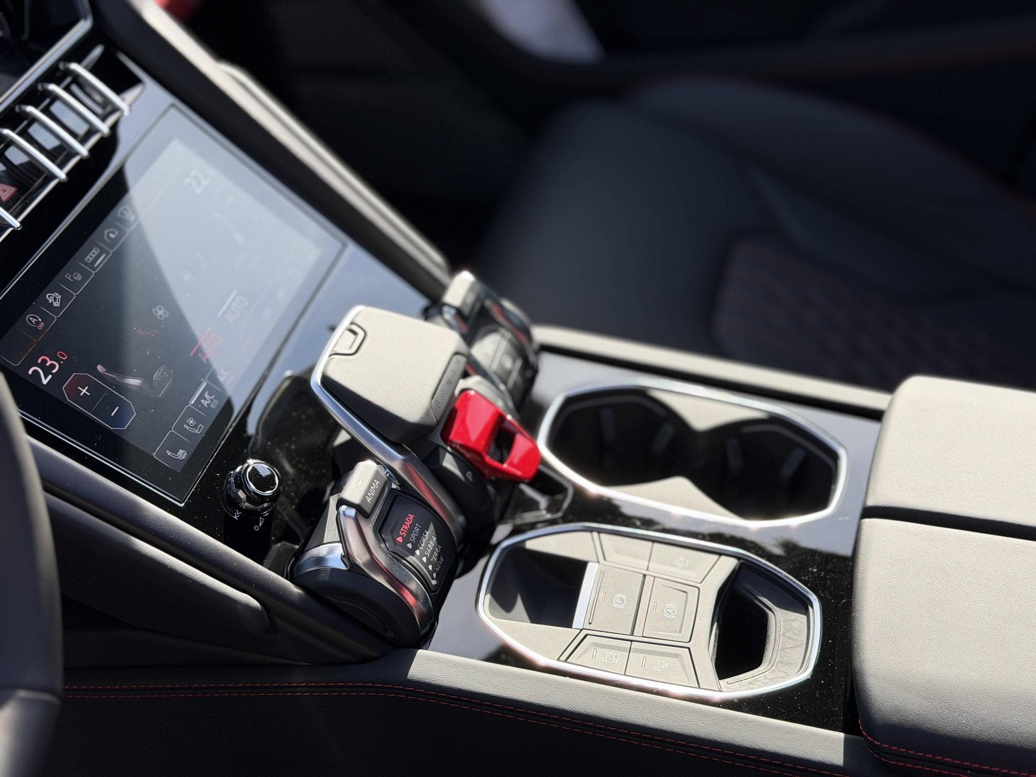 Lamborghini  Urus S V8 4.0L 666CH – Configuration exceptionnelle noir mat – 1è (2025) - Foto 33