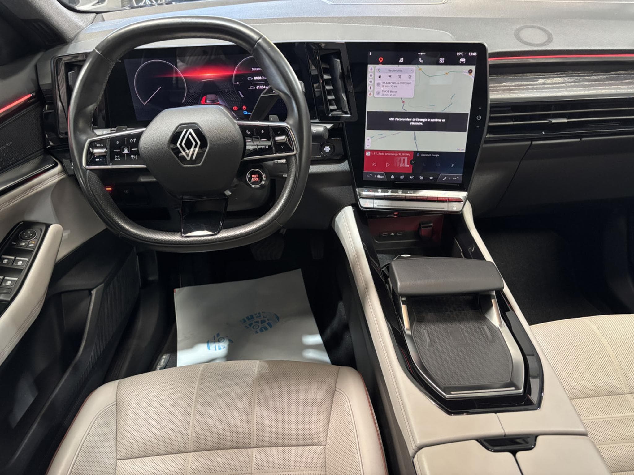 Renault Espace 1.2 ICONIC E-Tech Hybrid (2024) - Photo 11