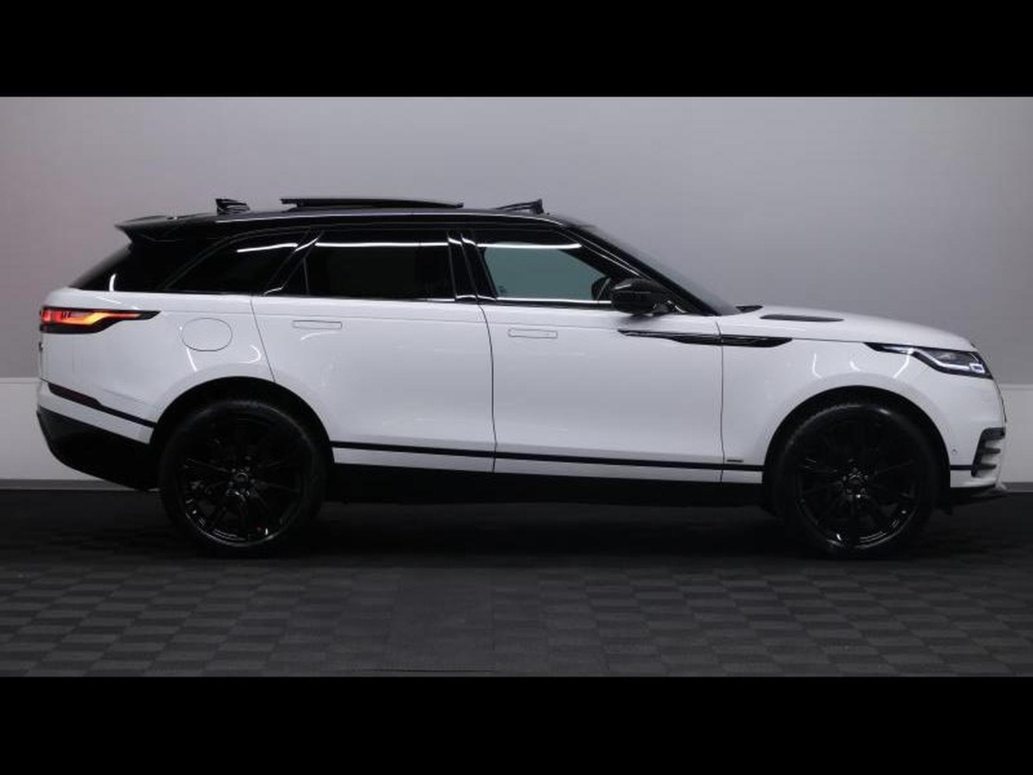 Land-Rover Range Rover Velar D200 R-Dynamic SE AWD Auto (2021) - Photo 3