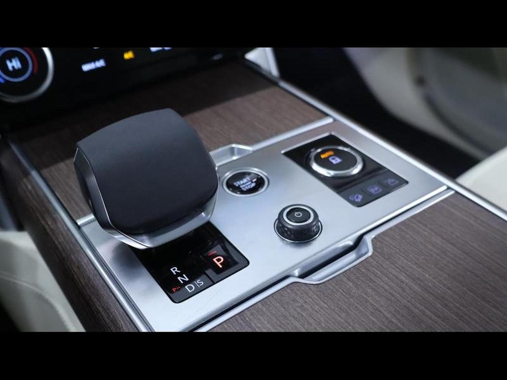 Land-Rover Range Rover P440e Autobiography AWD Auto (2023) - Photo 17