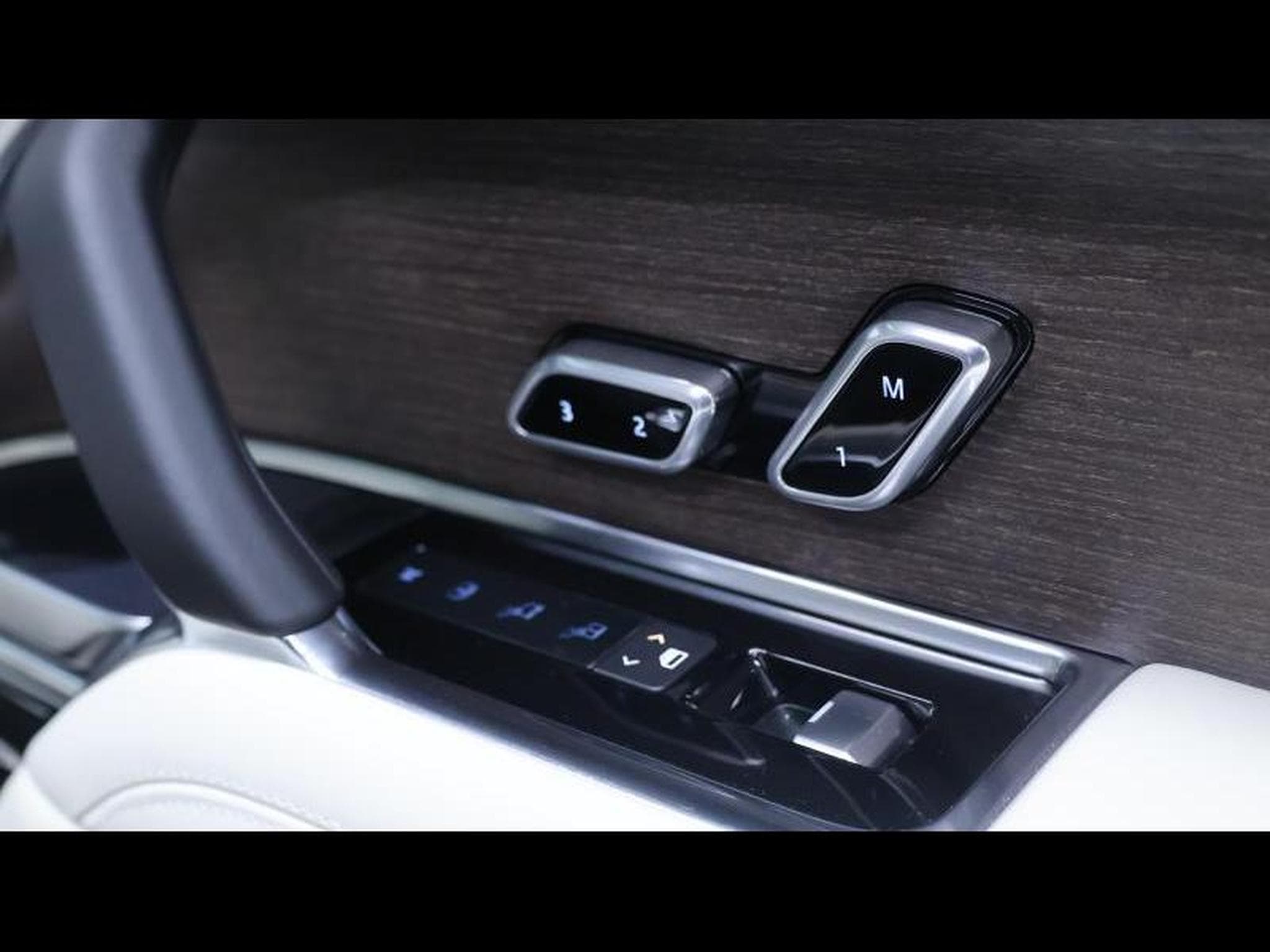 Land-Rover Range Rover P440e Autobiography AWD Auto (2023) - Photo 27