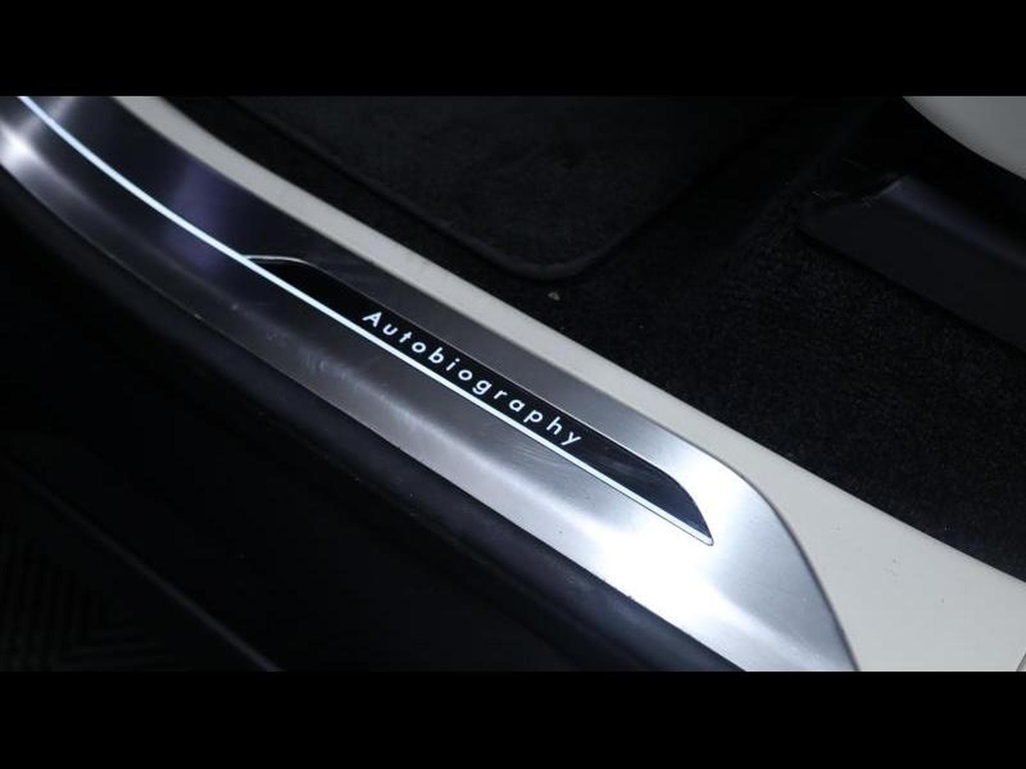 Land-Rover Range Rover P440e Autobiography AWD Auto (2023) - Photo 33