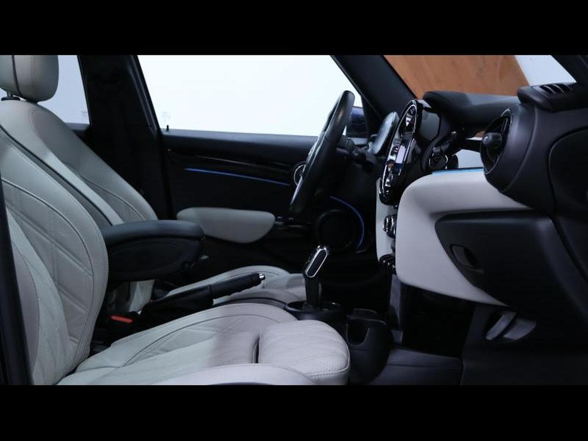 MINI Cooper 1.6 136 Hatch 5 portes Steptronic (2022) - Foto 10