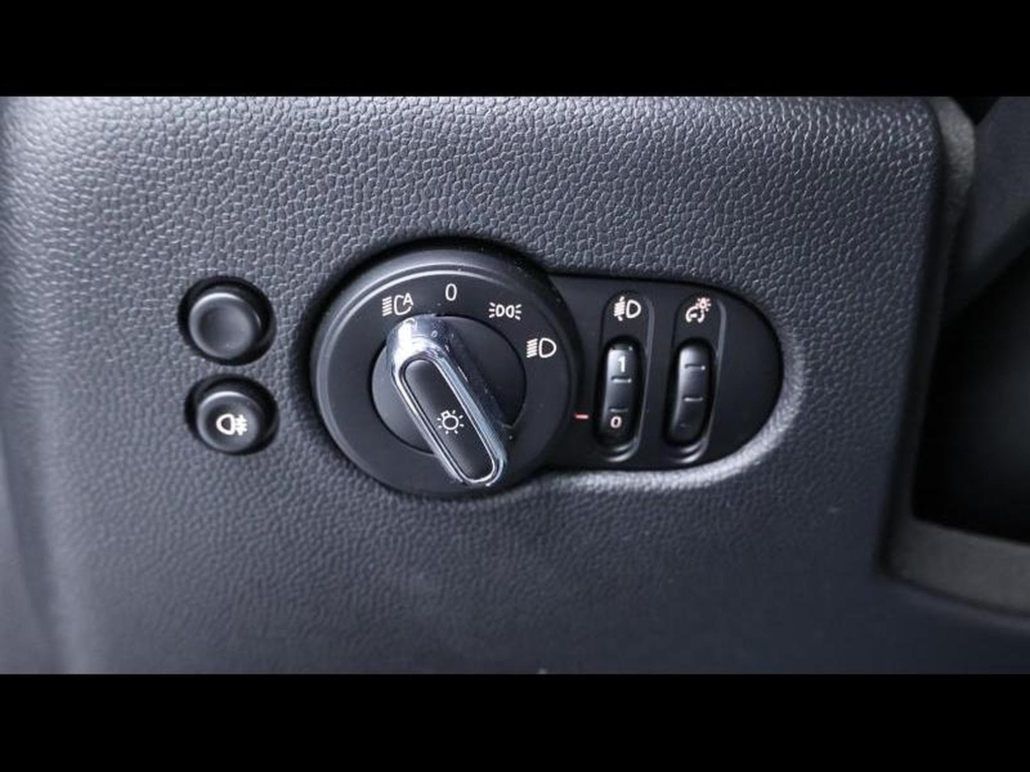 MINI Cooper 1.6 136 Hatch 5 portes Steptronic (2022) - Foto 26