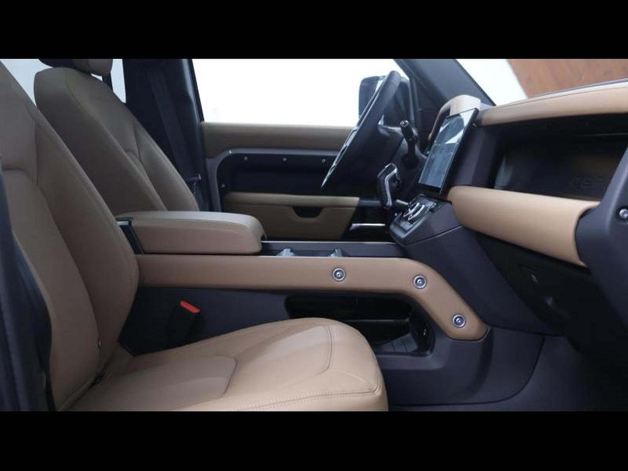 Land-Rover Defender 110 D250 X-Dynamic SE AWD Auto (2026) - Photo 10