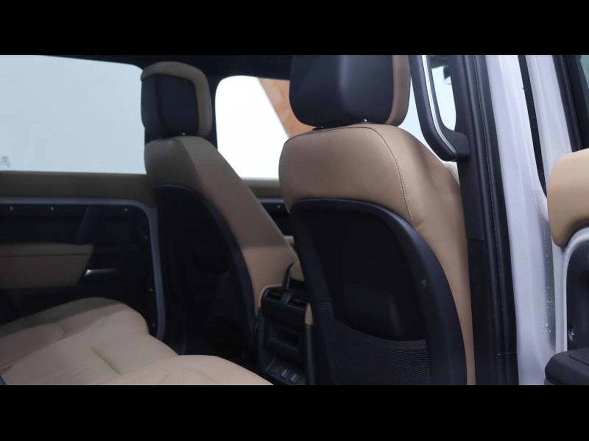 Land-Rover Defender 110 D250 X-Dynamic SE AWD Auto (2026) - Photo 12