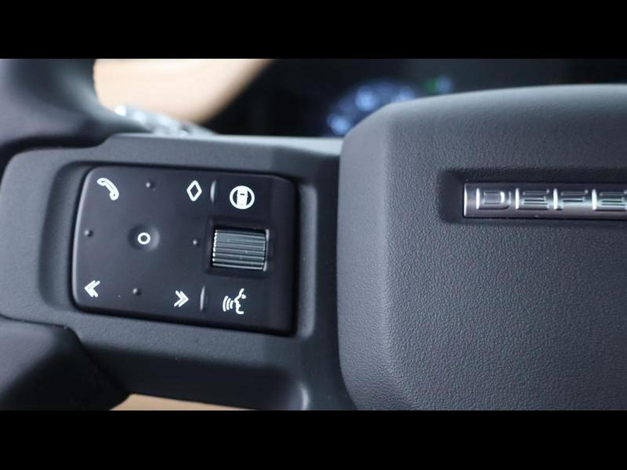 Land-Rover Defender 110 D250 X-Dynamic SE AWD Auto (2026) - Photo 15