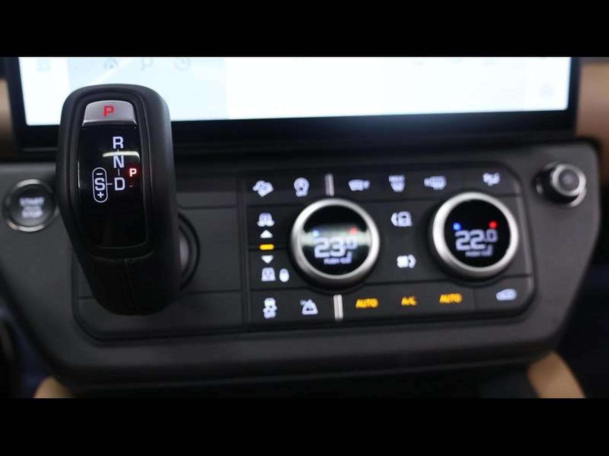 Land-Rover Defender 110 D250 X-Dynamic SE AWD Auto (2026) - Photo 17