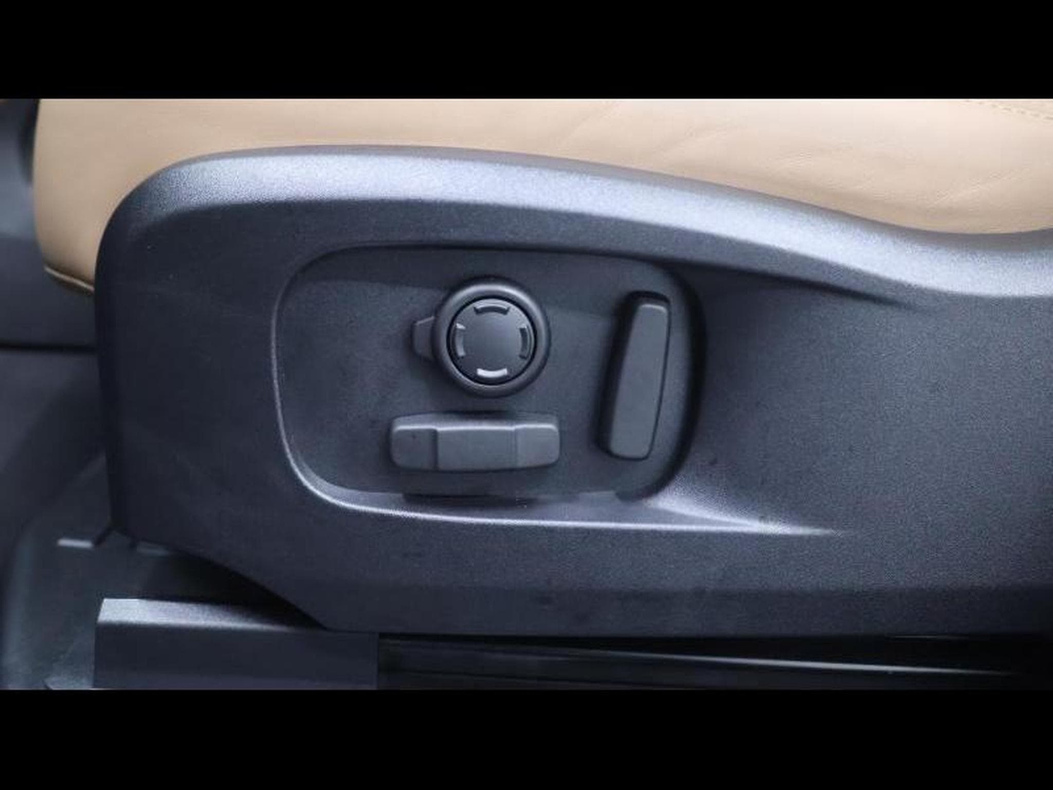 Land-Rover Defender 110 D250 X-Dynamic SE AWD Auto (2026) - Photo 24