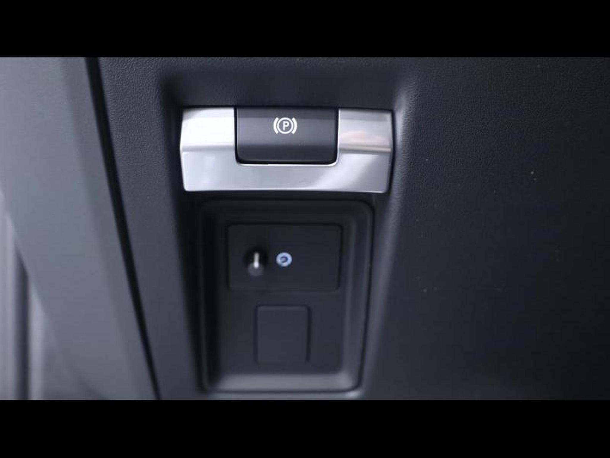 Land-Rover Defender 110 D250 X-Dynamic SE AWD Auto (2026) - Photo 28