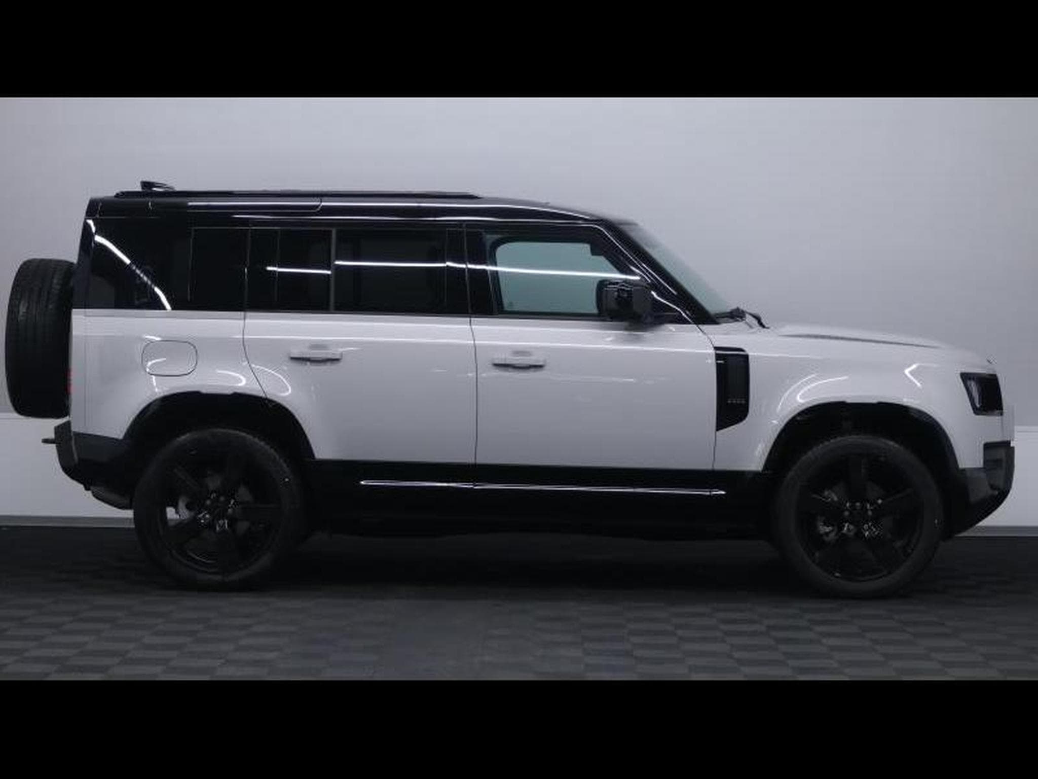 Land-Rover Defender 110 D250 X-Dynamic SE AWD Auto (2026) - Photo 3