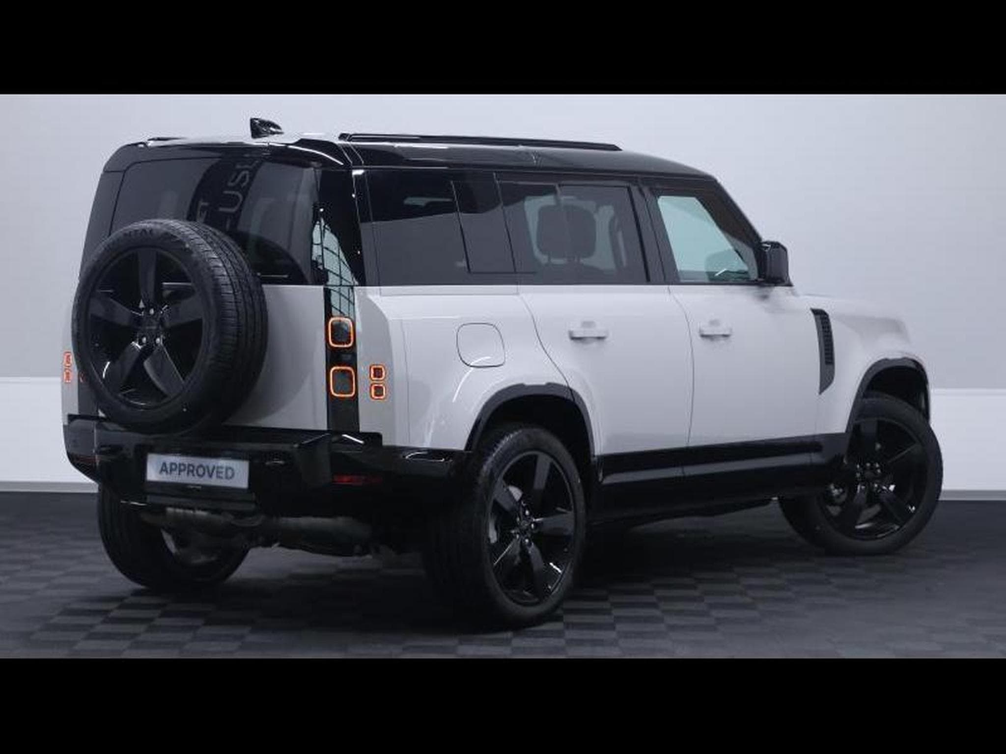 Land-Rover Defender 110 D250 X-Dynamic SE AWD Auto (2026) - Photo 4