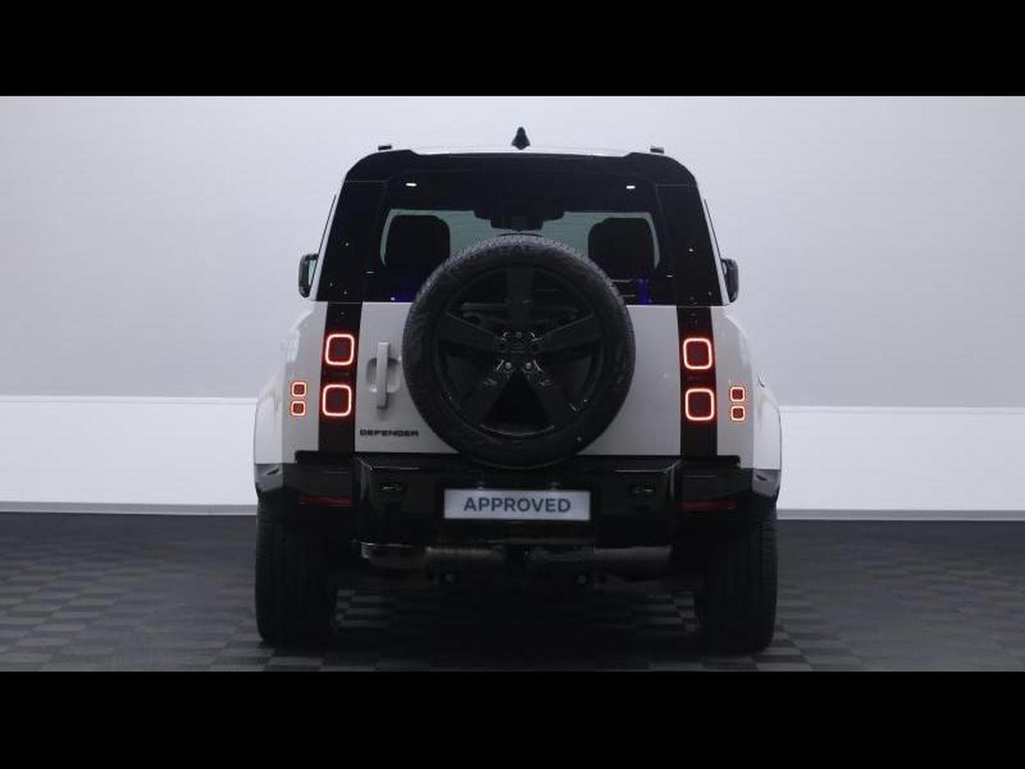 Land-Rover Defender 110 D250 X-Dynamic SE AWD Auto (2026) - Photo 5